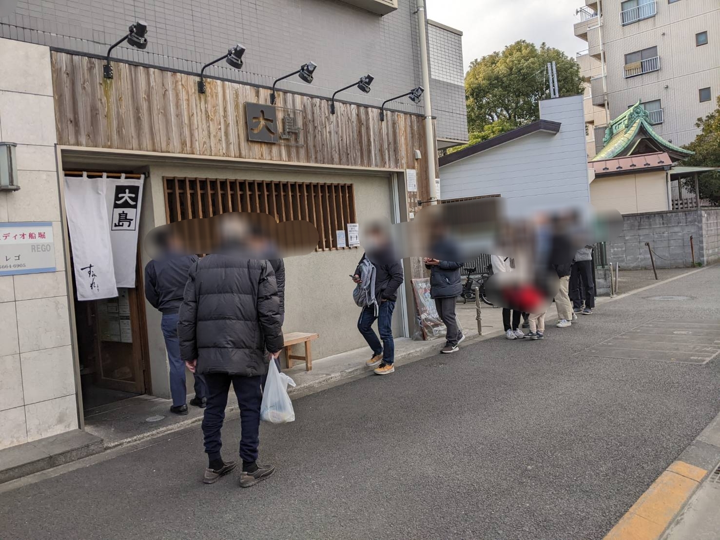 平日のランチタイムに行列