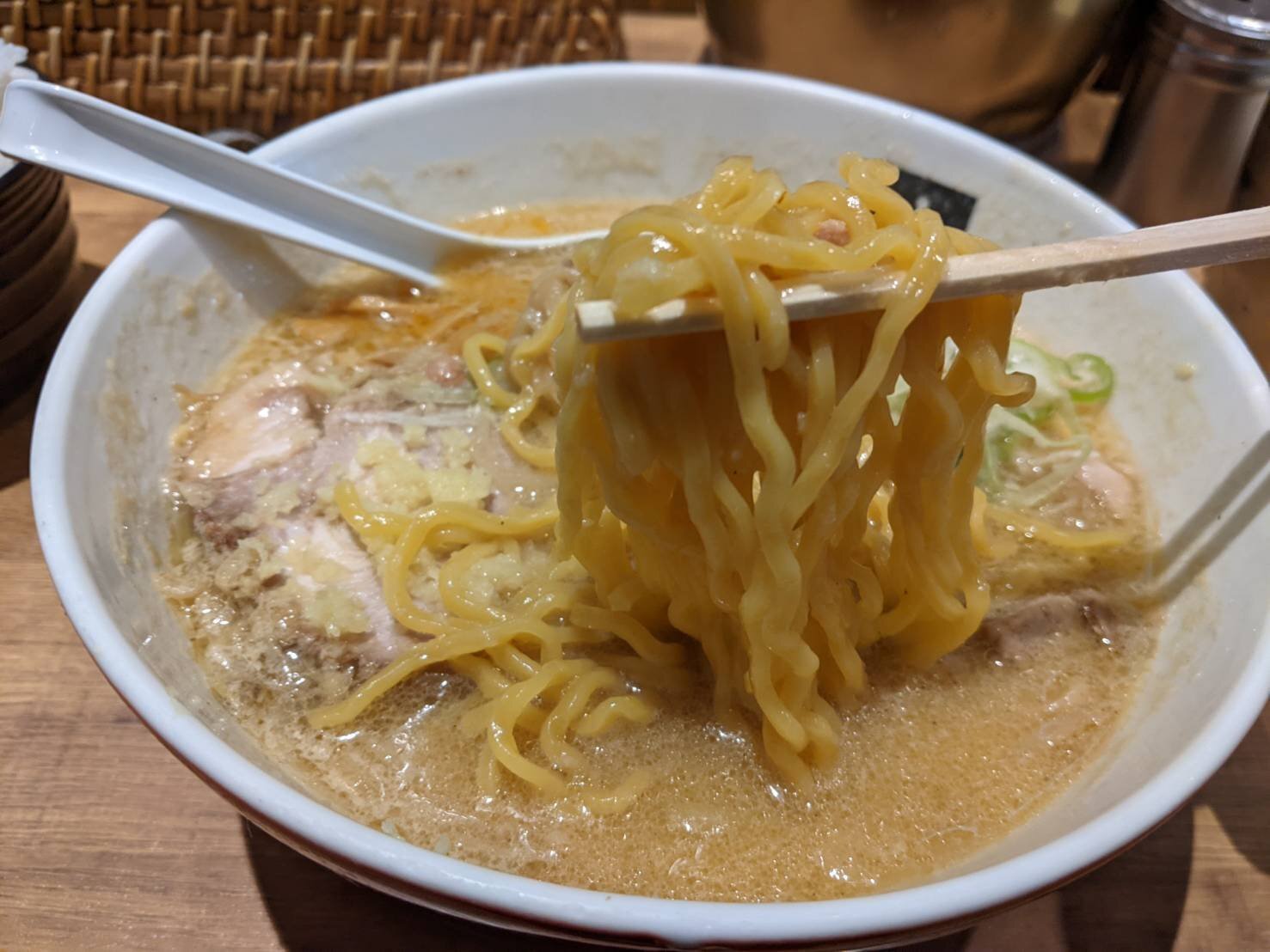 麺によーく絡むスープ