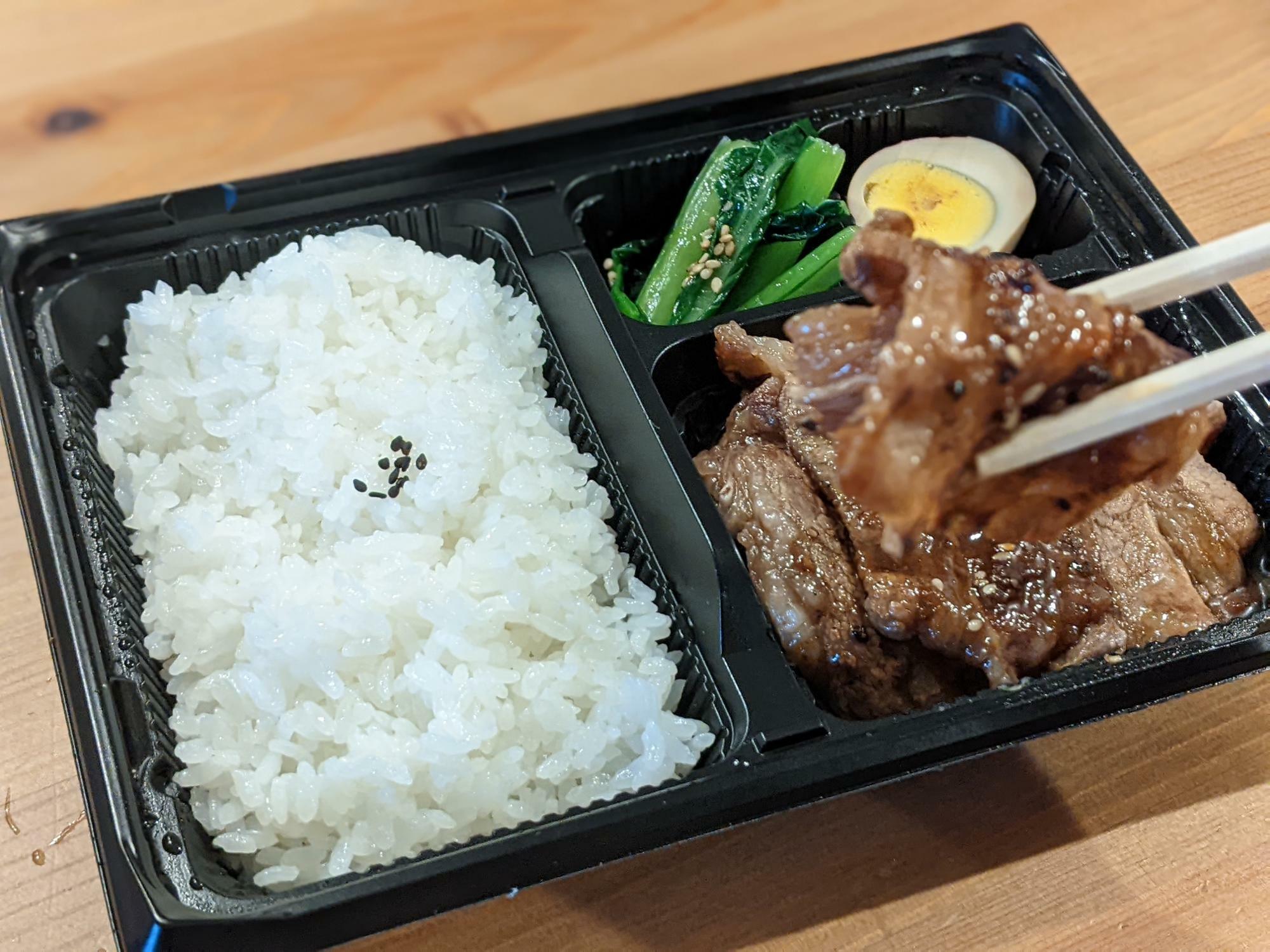 プレミアム牛カルビ弁当624円（税込）