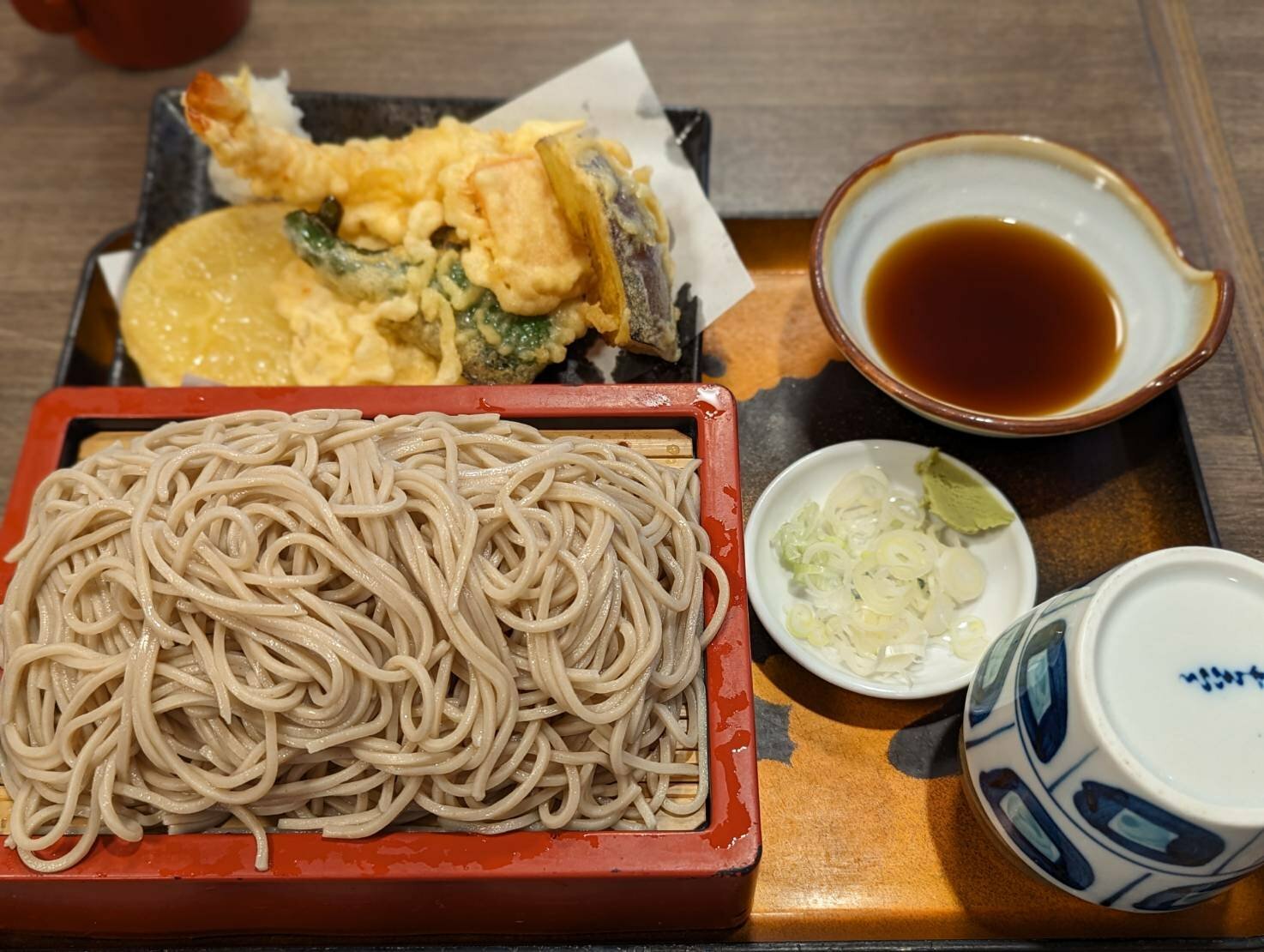 もりそばと野菜天900円（税込）