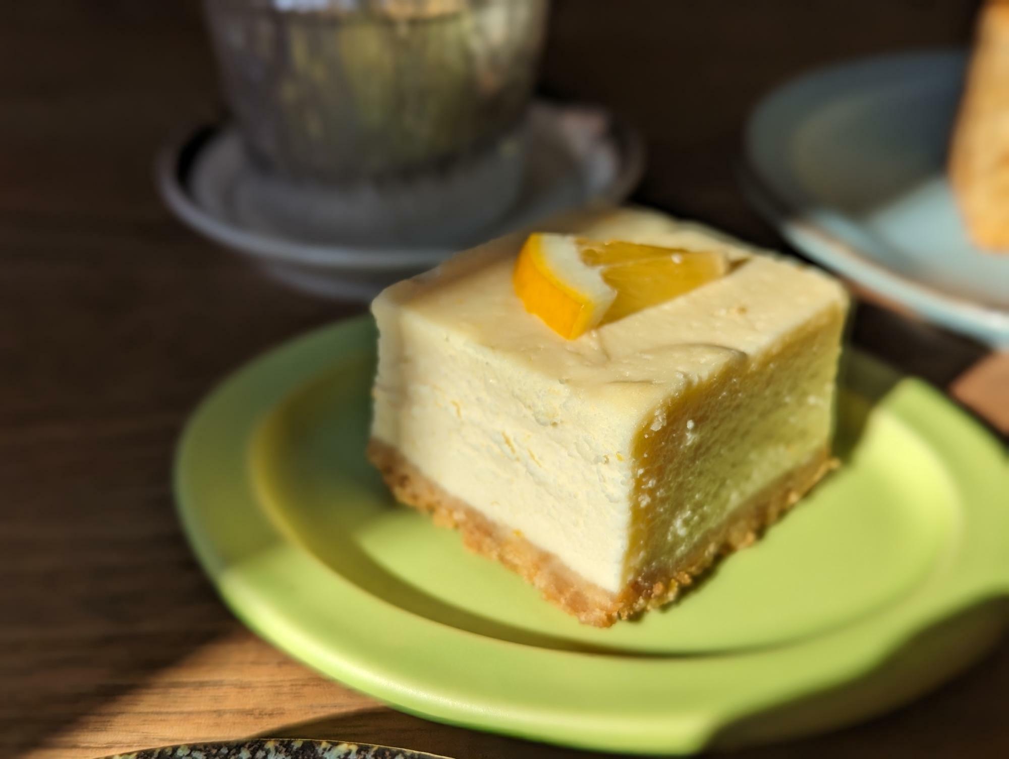 本日のケーキ：マイヤーレモンのチーズケーキ
