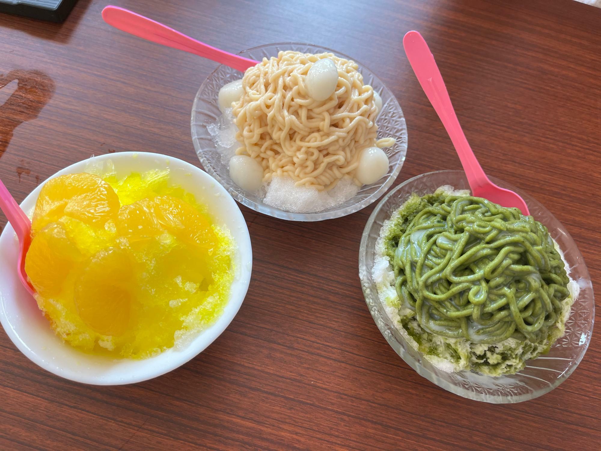 左から 甘夏　白玉入りくるみかき氷(大豆餡)　抹茶ミルク+トッピング(抹茶餡)　