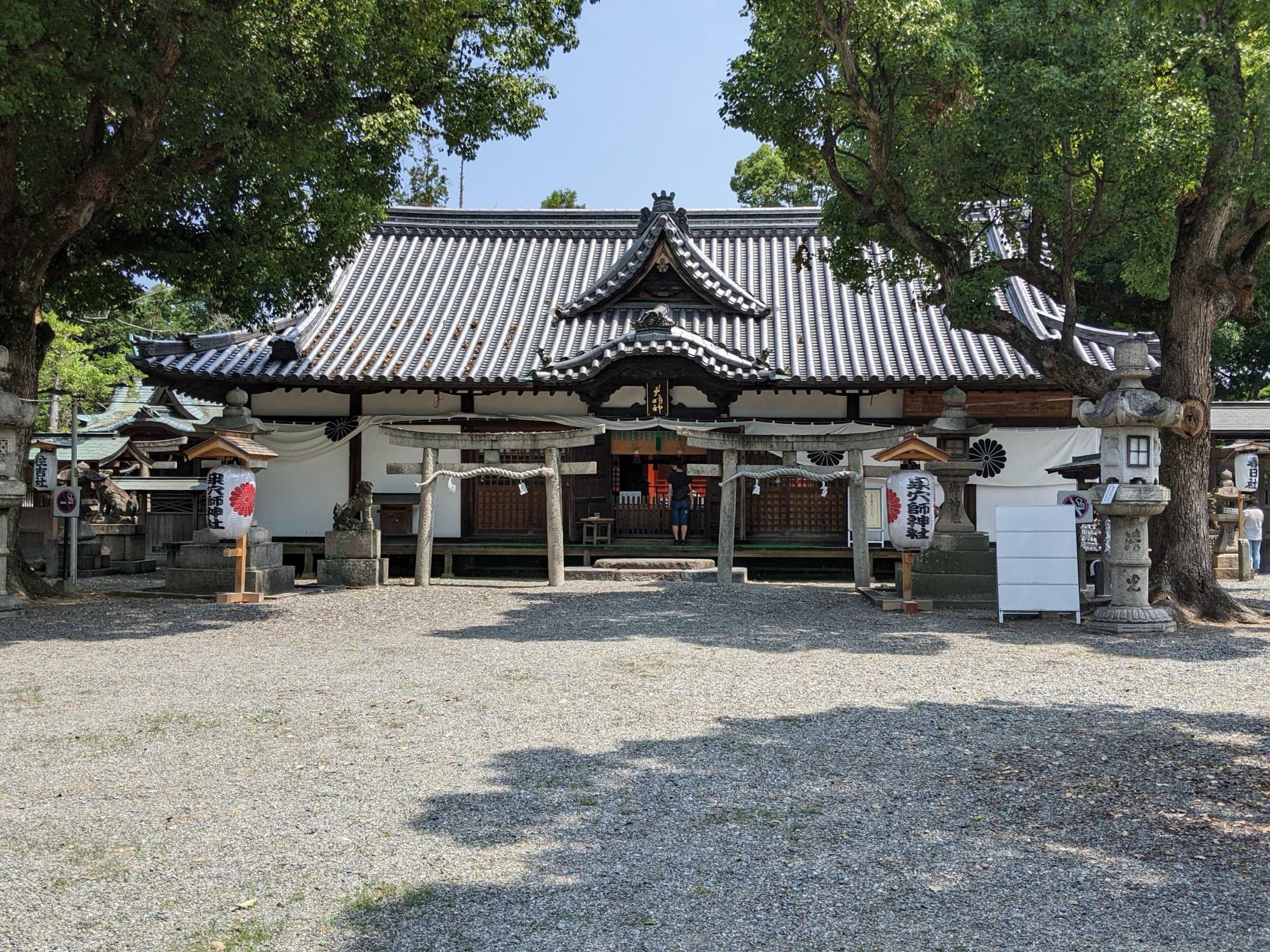 泉穴師神社