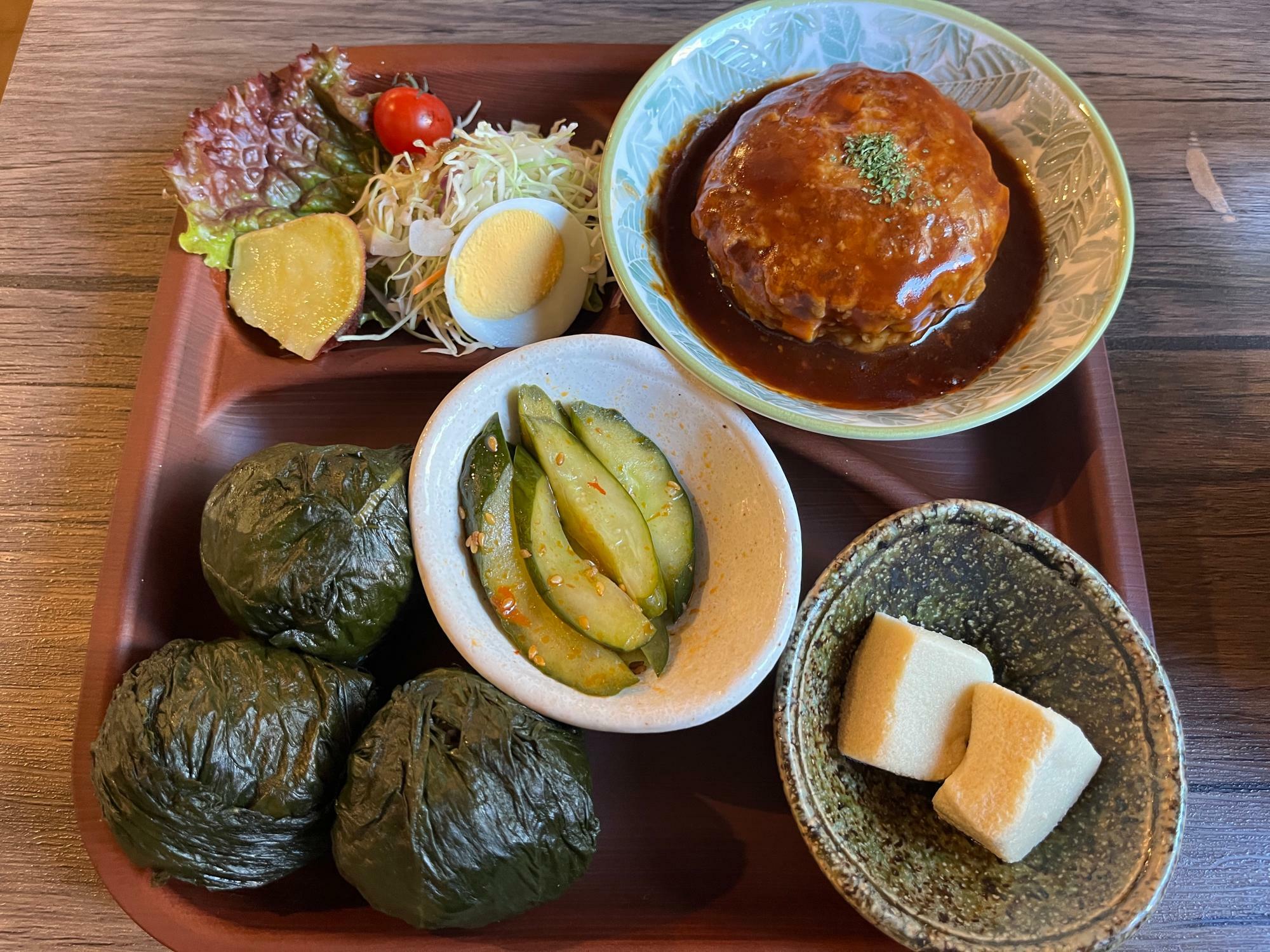 煮込みハンバーグのランチ