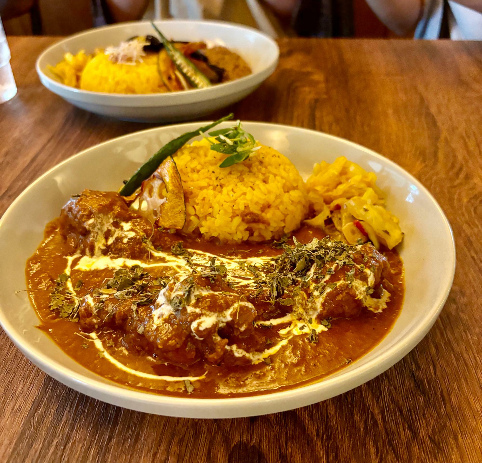 チキンカレー1,200円（サラダ付き）