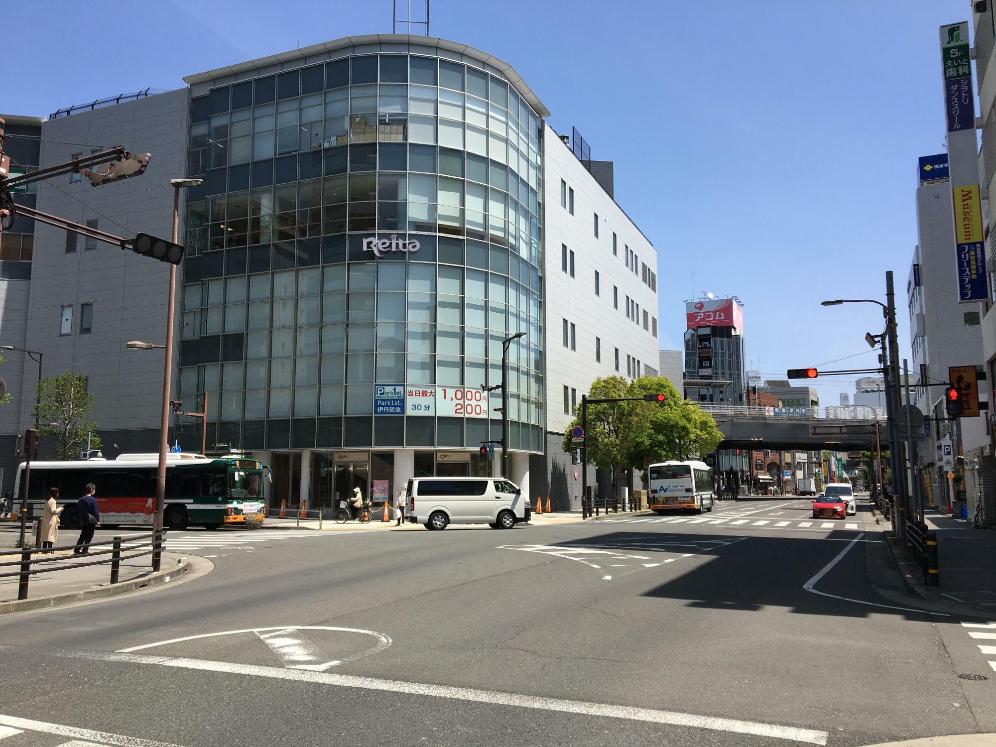 阪急伊丹駅前の風景