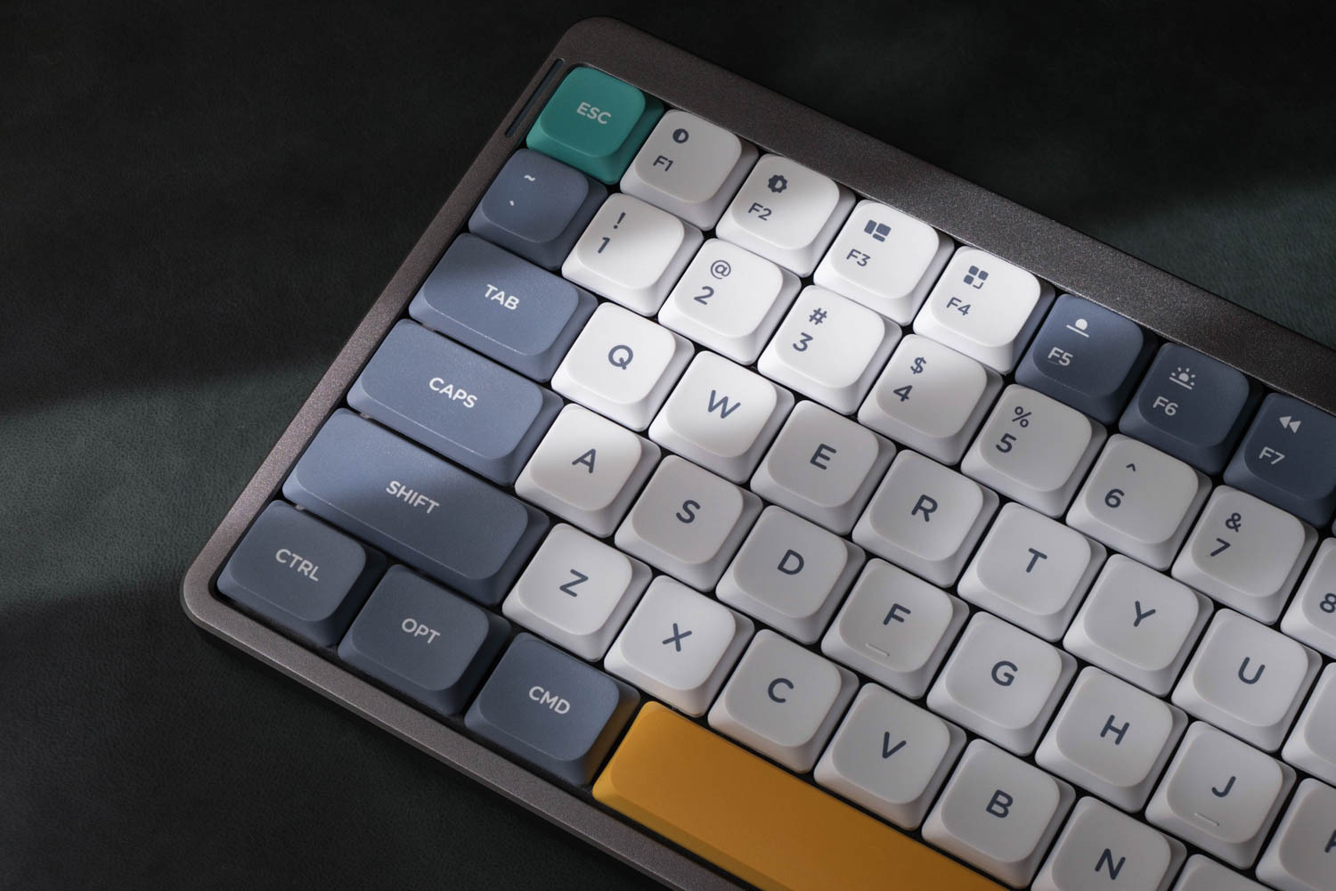 デスクが映えるメカニカルキーボードならコレ!Nuphy Air75の デスクが映えるメカニカルキーボードならコレ!Nuphy Air75の