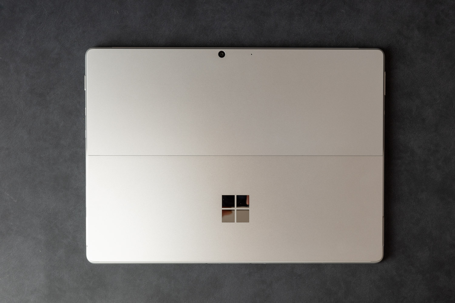 Surface Pro 8 背面