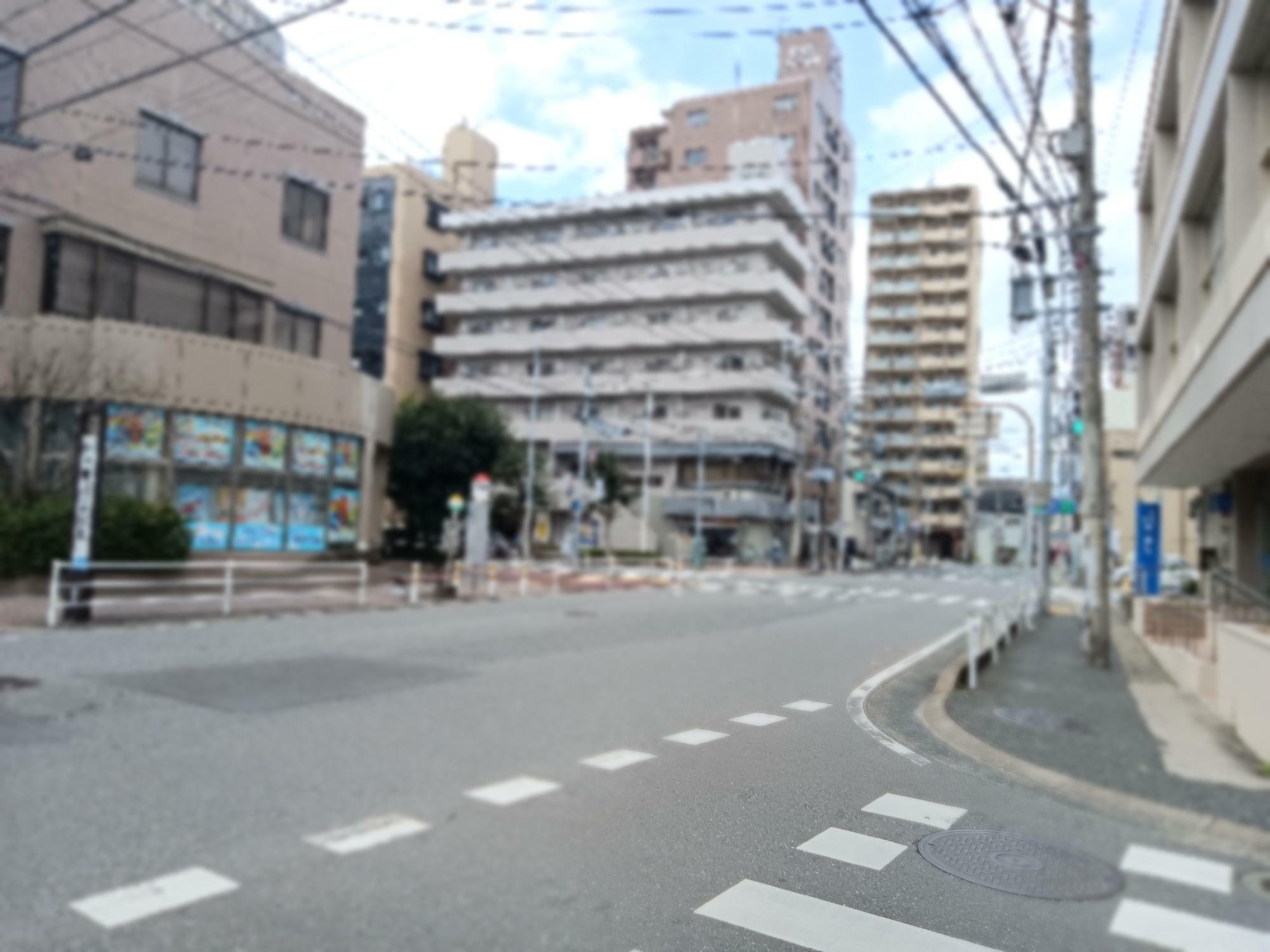 店舗は、福岡市営地下鉄「馬出九大病院前」より徒歩で約3分の距離にあります