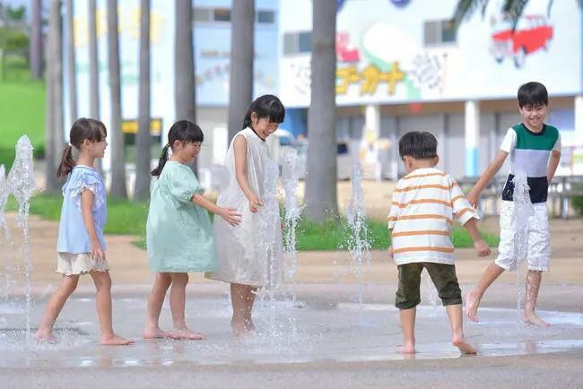 「遊べる噴水」＜画像提供：海の中道海浜公園＞