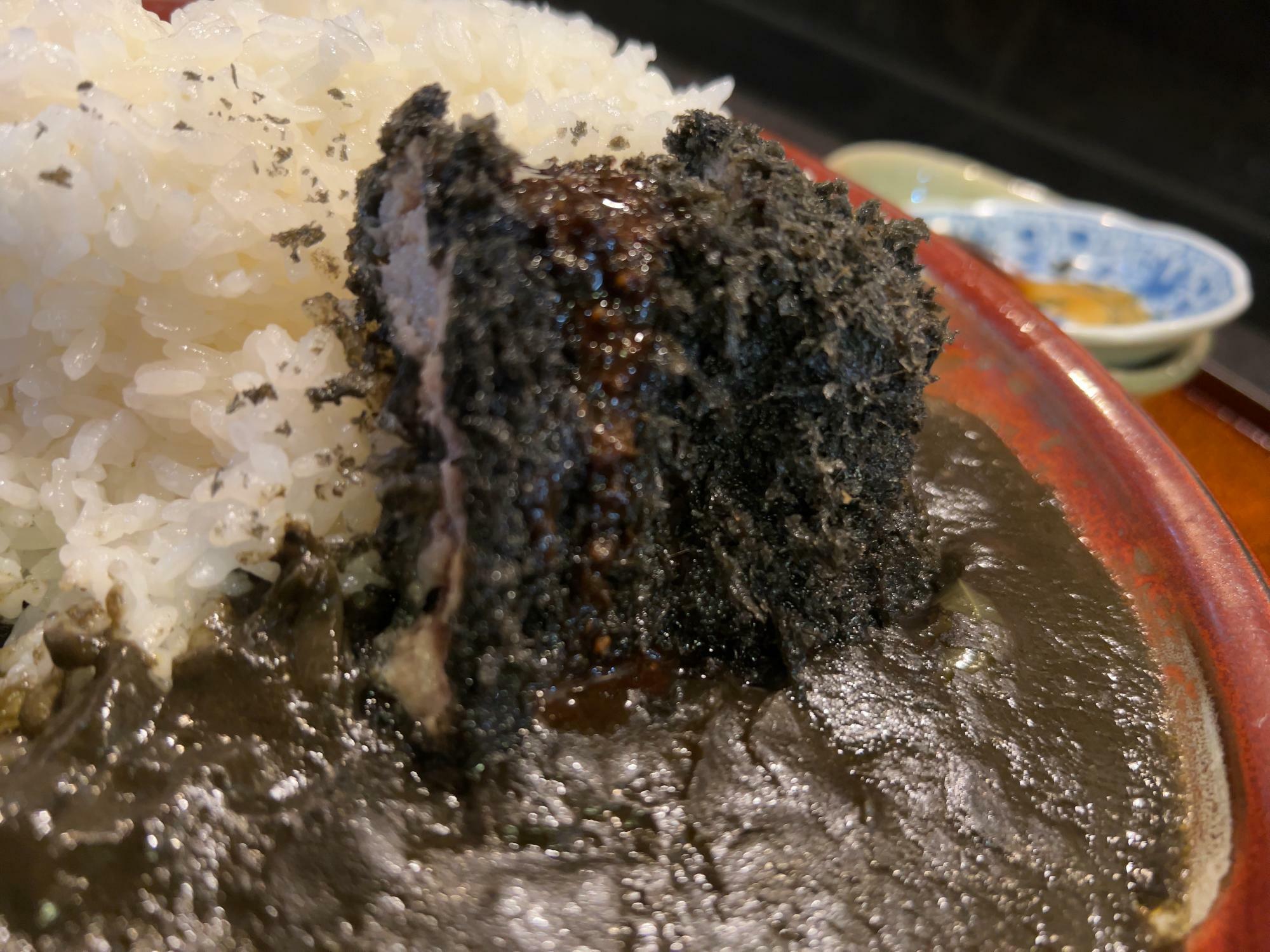 とんかつ屋のカツカレーにはソースも