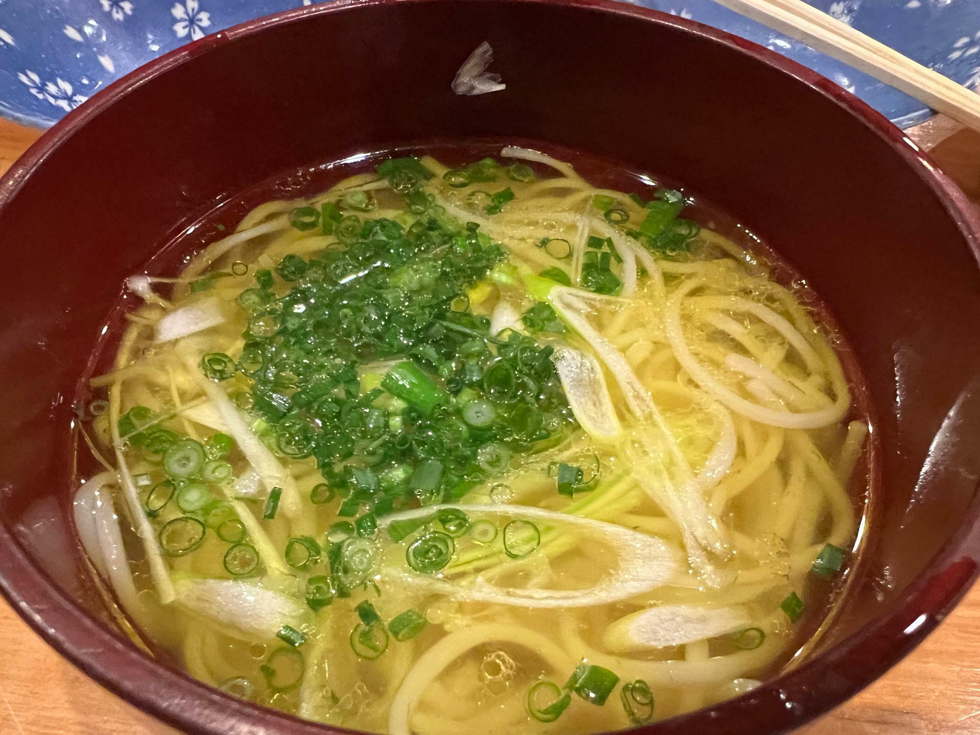 出汁がいい感じ鶏麺