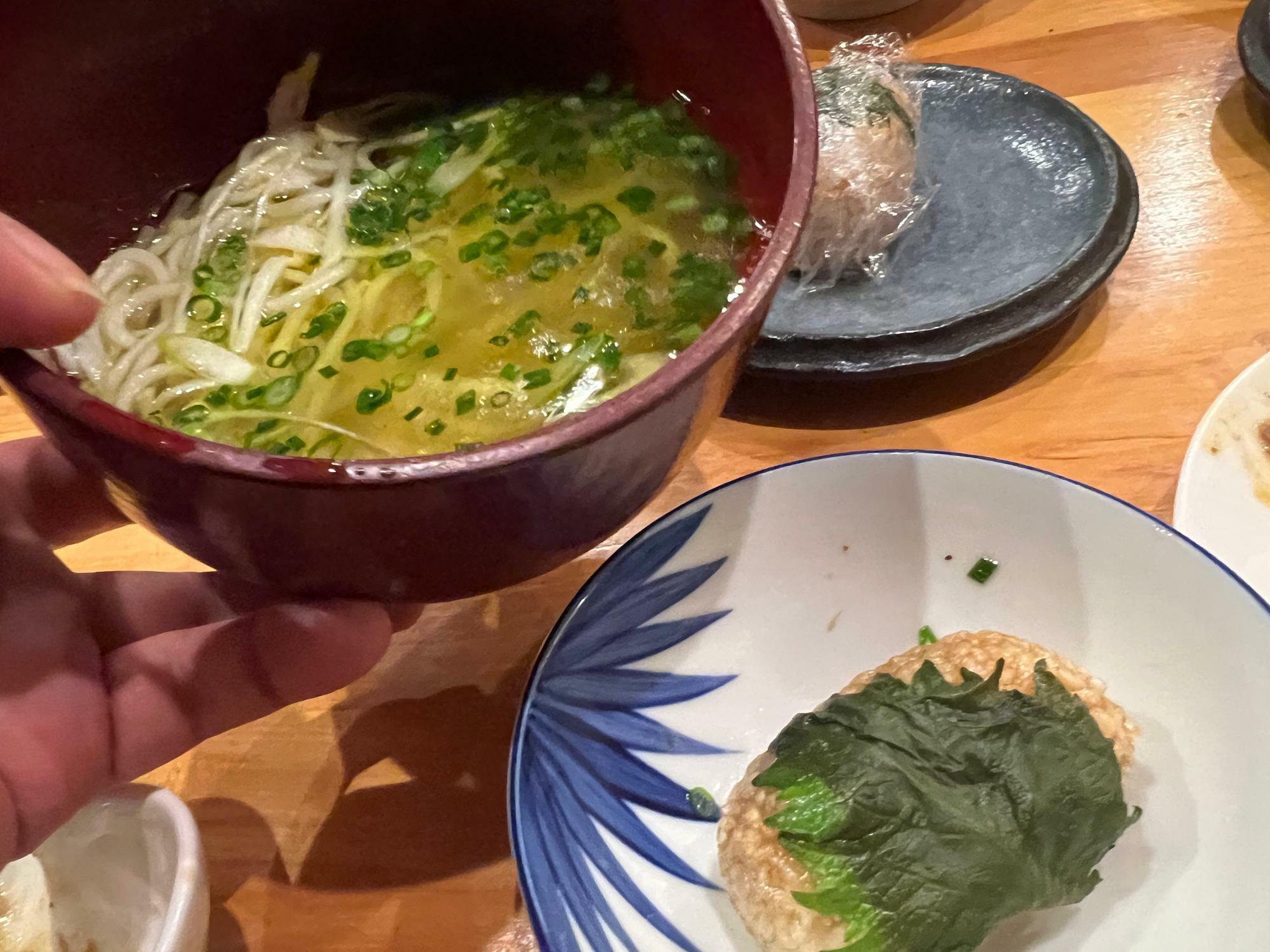 焼きおにぎりに鶏スープ