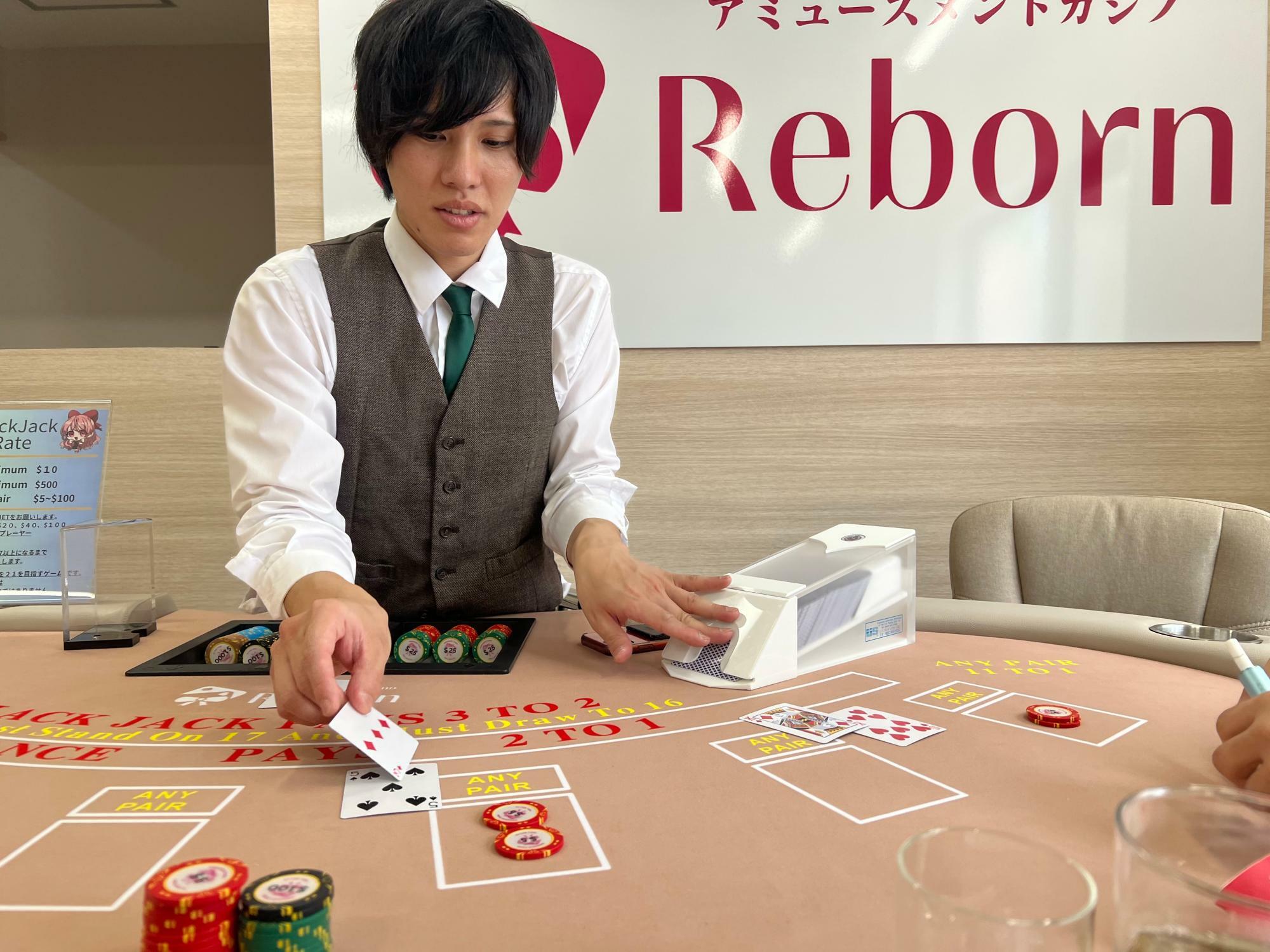 丁寧にゲームのルールを教えてくれる店長さん