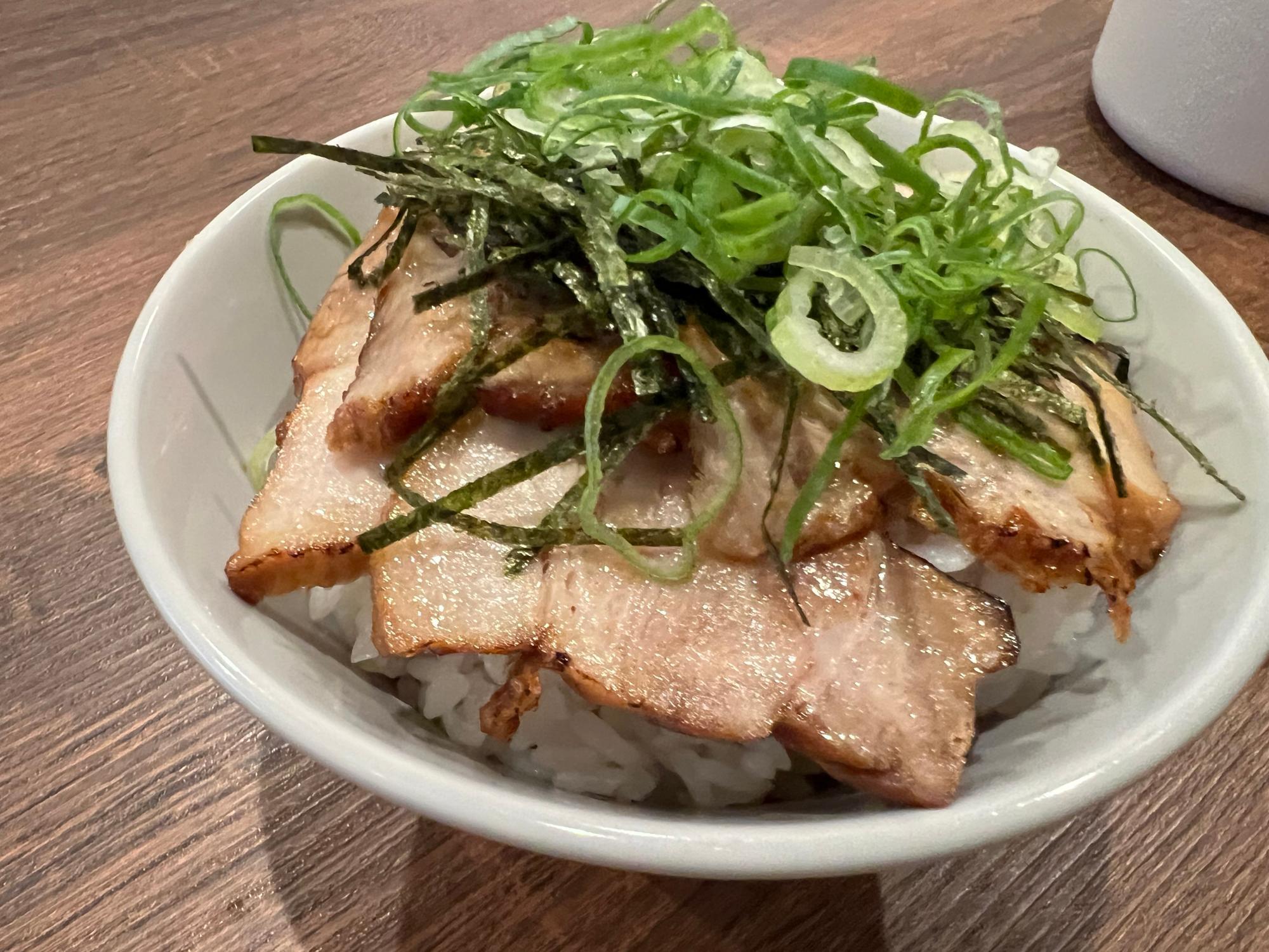 チャーハンも美味しいけどチャーシュー飯も美味しい