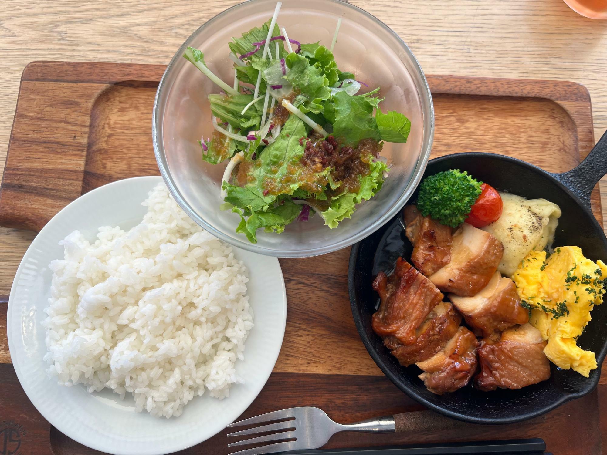 テリヤキチキン、美味しそう。