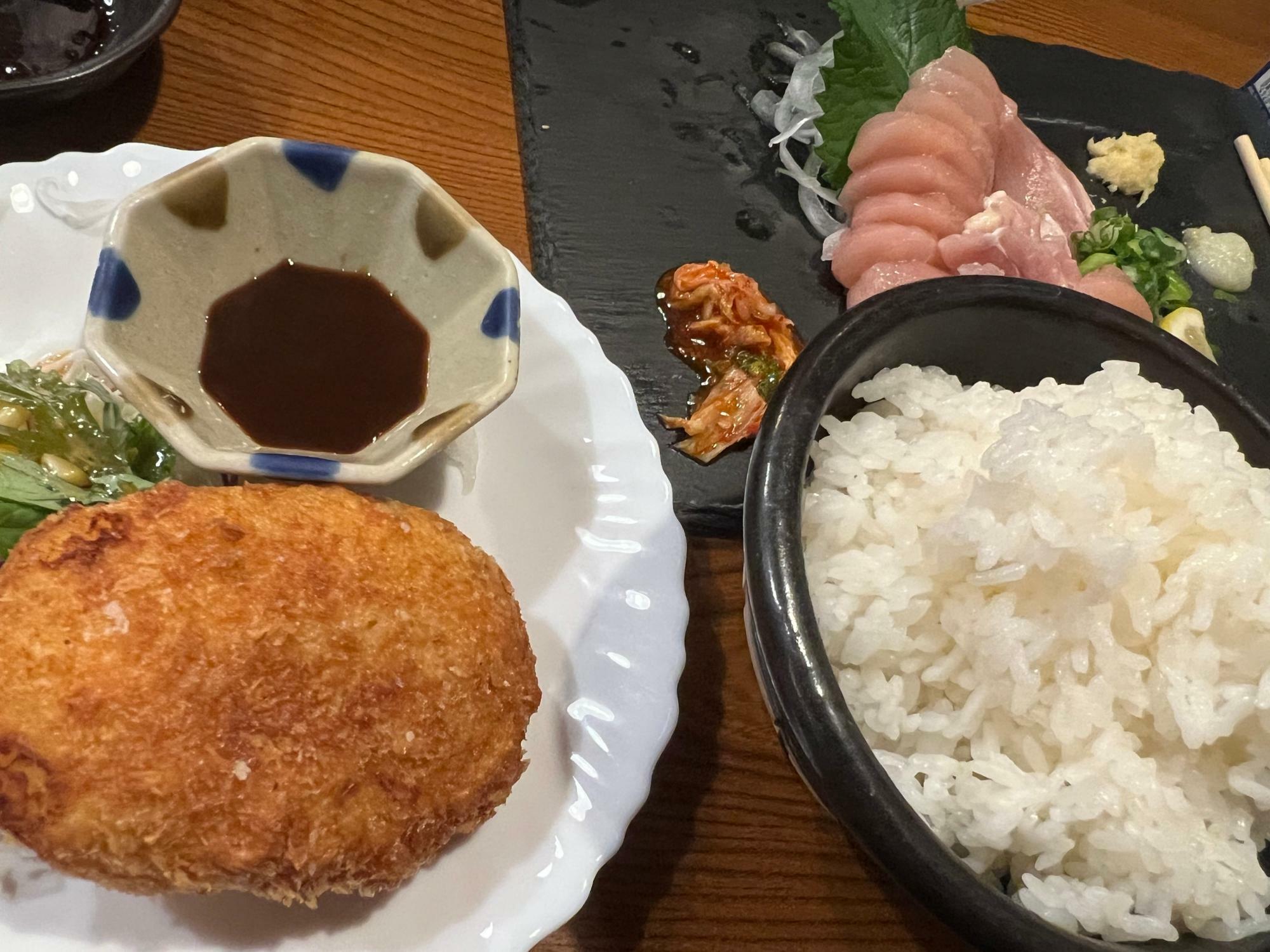 鳥刺しとご飯が最高なのよ