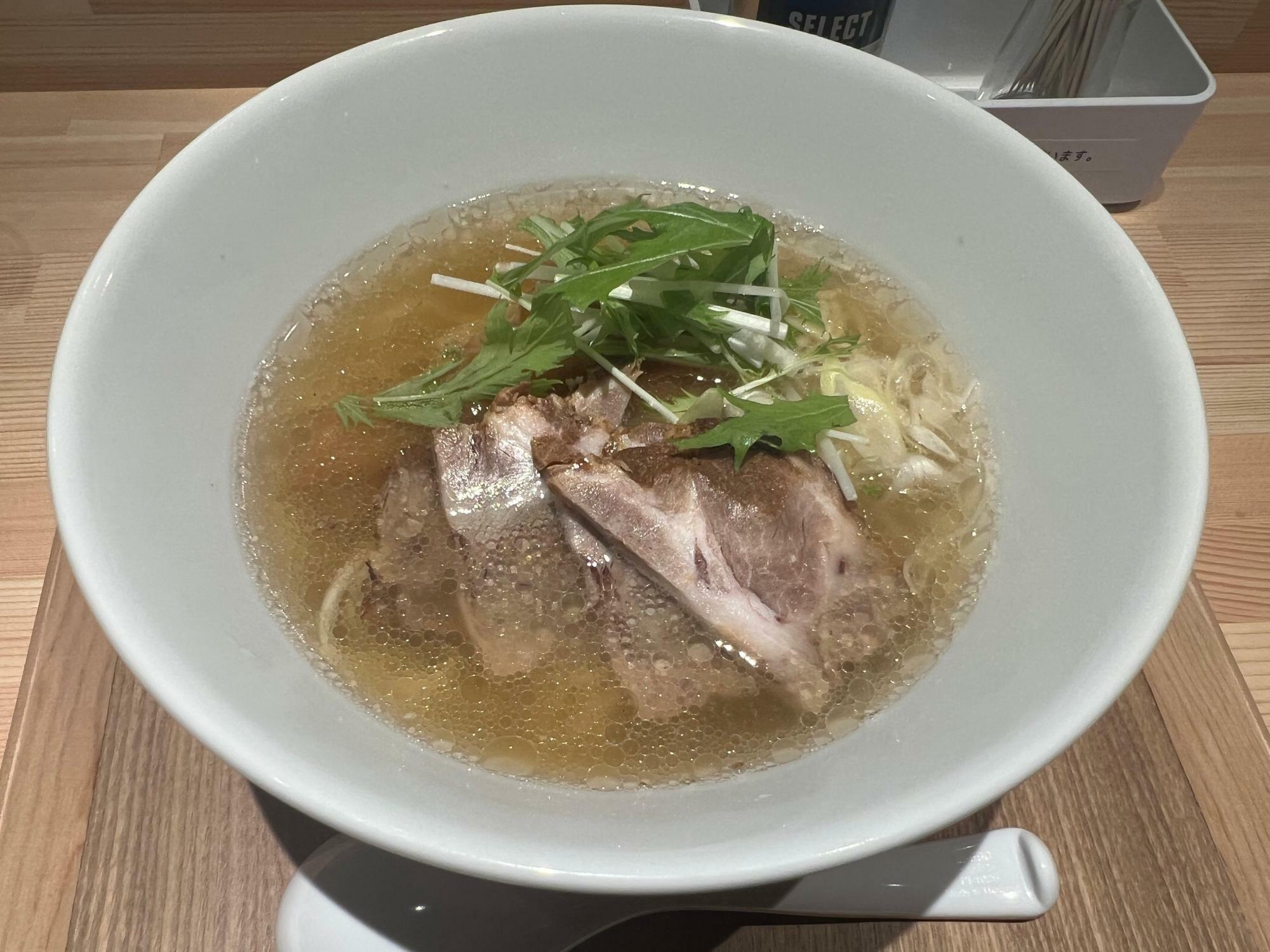 シンプルな見た目のラーメン