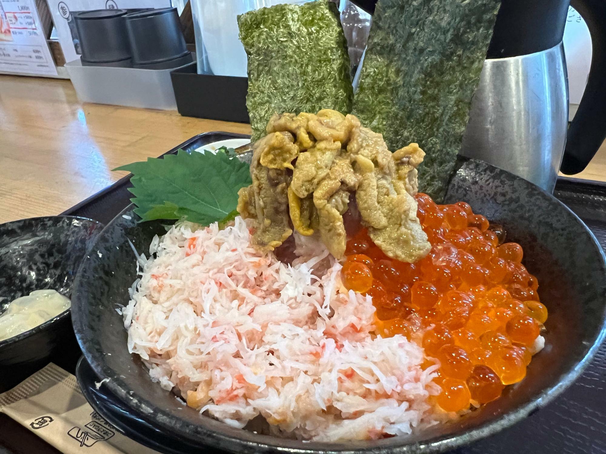 極めて贅沢な１杯桜島海鮮丼（松）