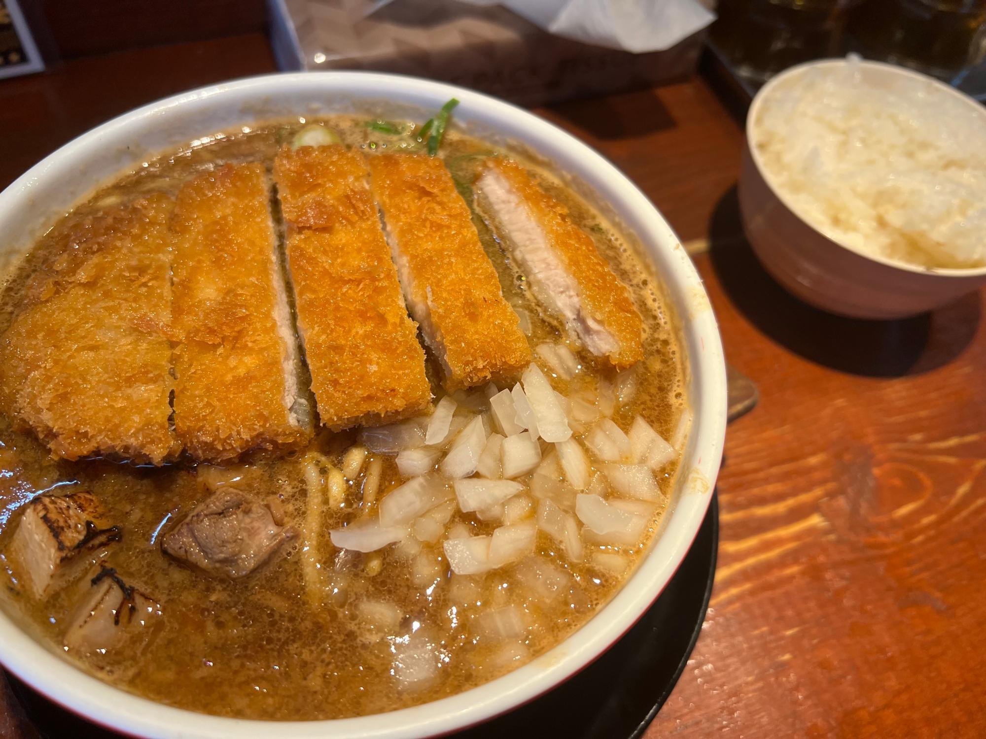 みそラーメンとトンカツという組み合わせがいい