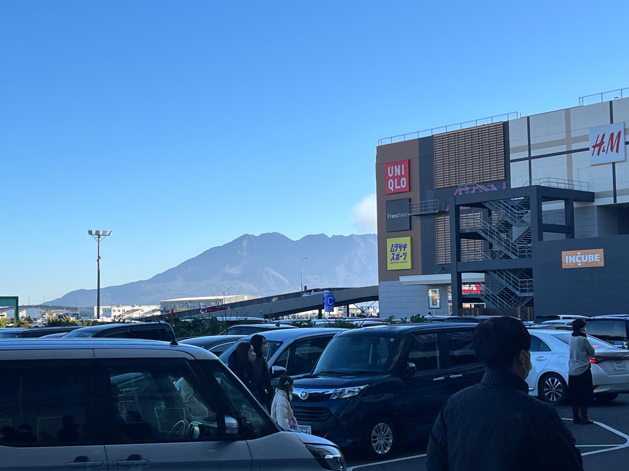 イオンモール鹿児島からはお正月の桜島が見えました