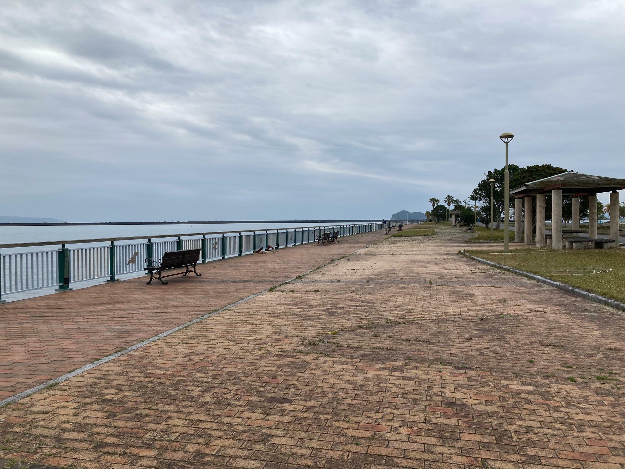 果てなく続く海浜公園