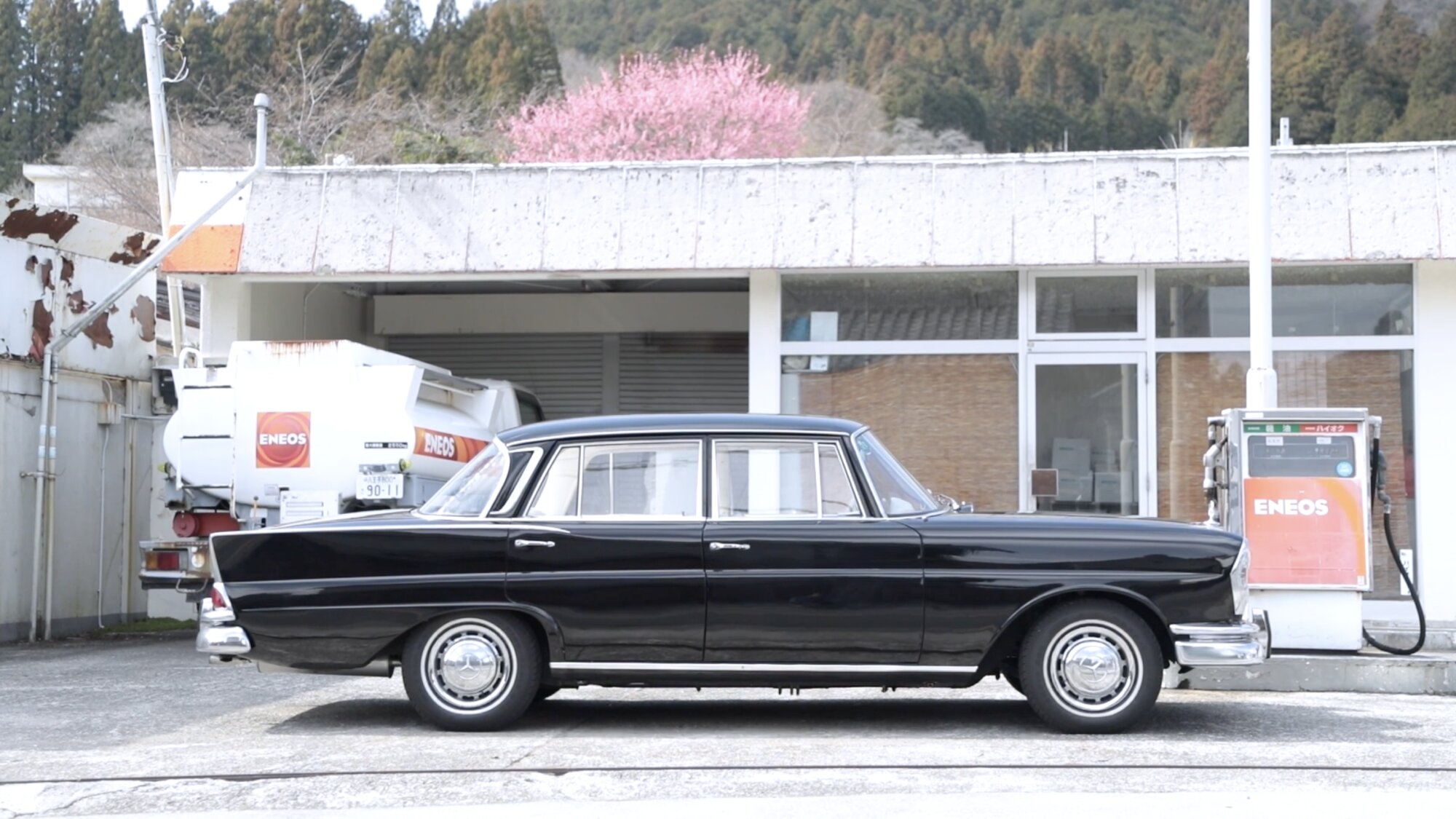 1/24 w111 メルセデスベンツ 220S カスタム 縦目 ハネベン ザ・縦目ベンツ】#31 メルセデス ベンツ220S (W111) 30年