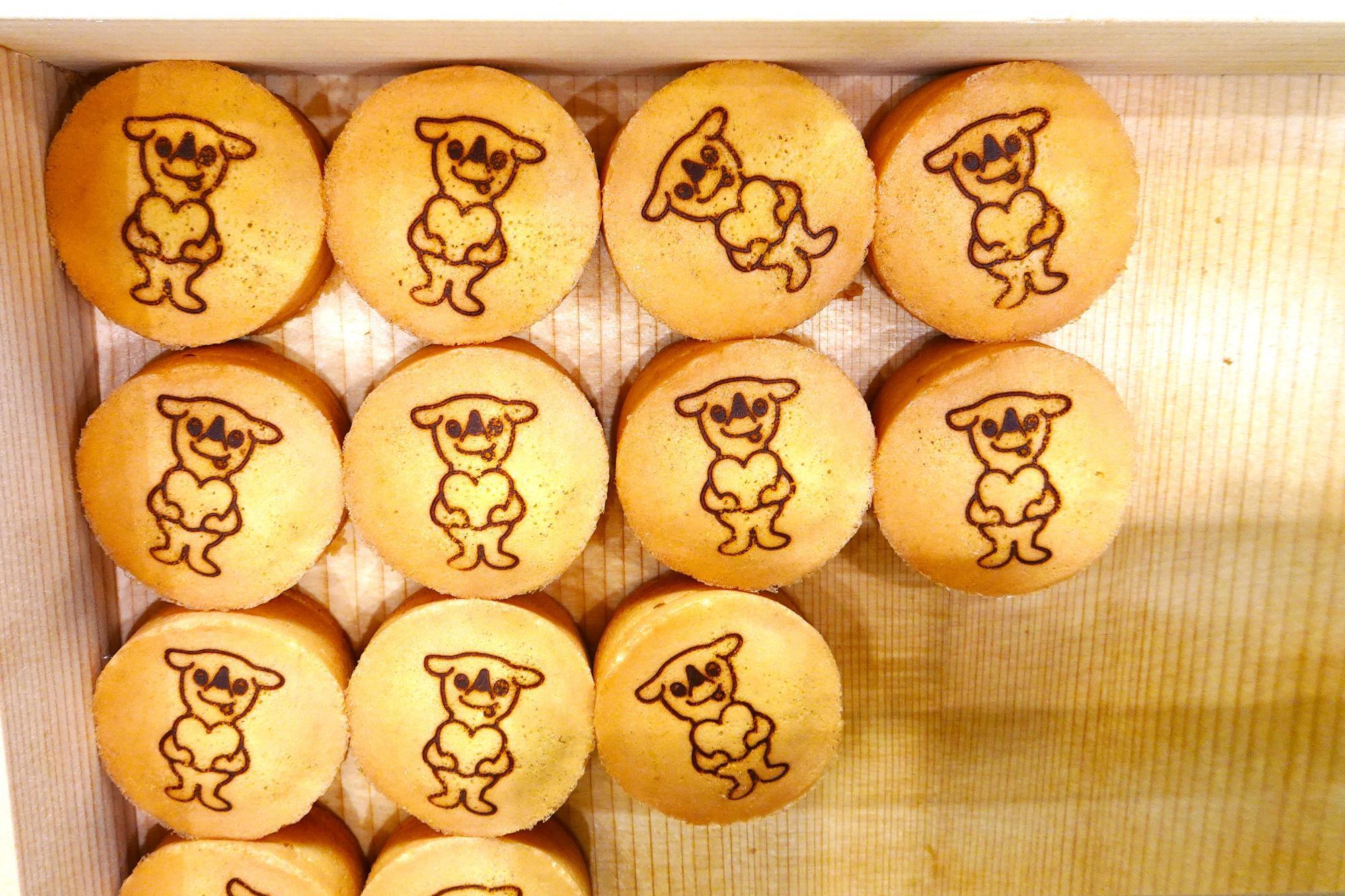宇京真央 おまんじゅう へそのおまんぢう《ごまあん》 – もりもと オンラインショップ