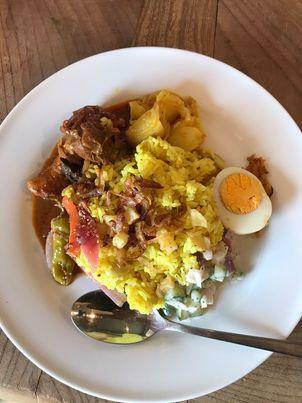 こちらはスリランカのお正月料理の「特別メニュー」　写真提供：オガクロ