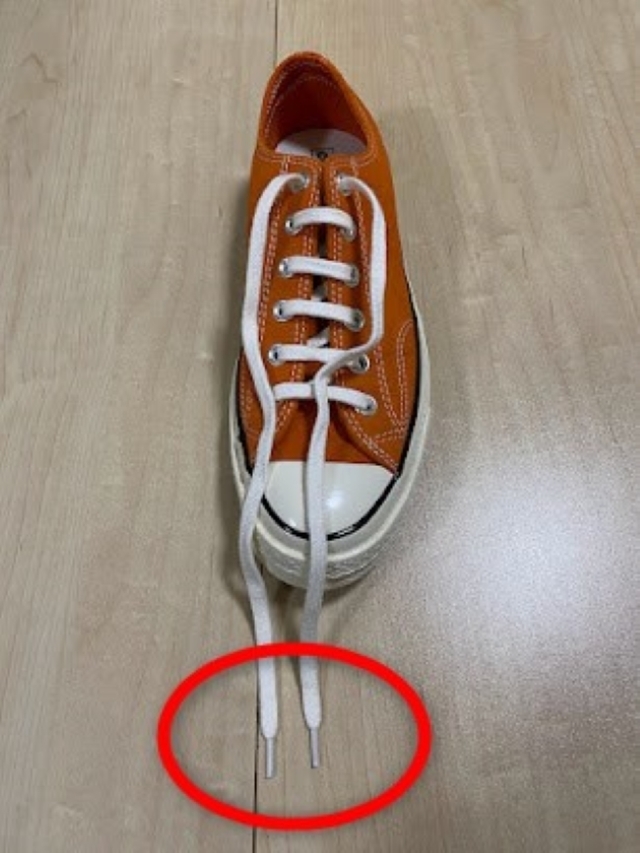 ⑦靴紐を結ぶ前に左右の長さが同じことを確認する