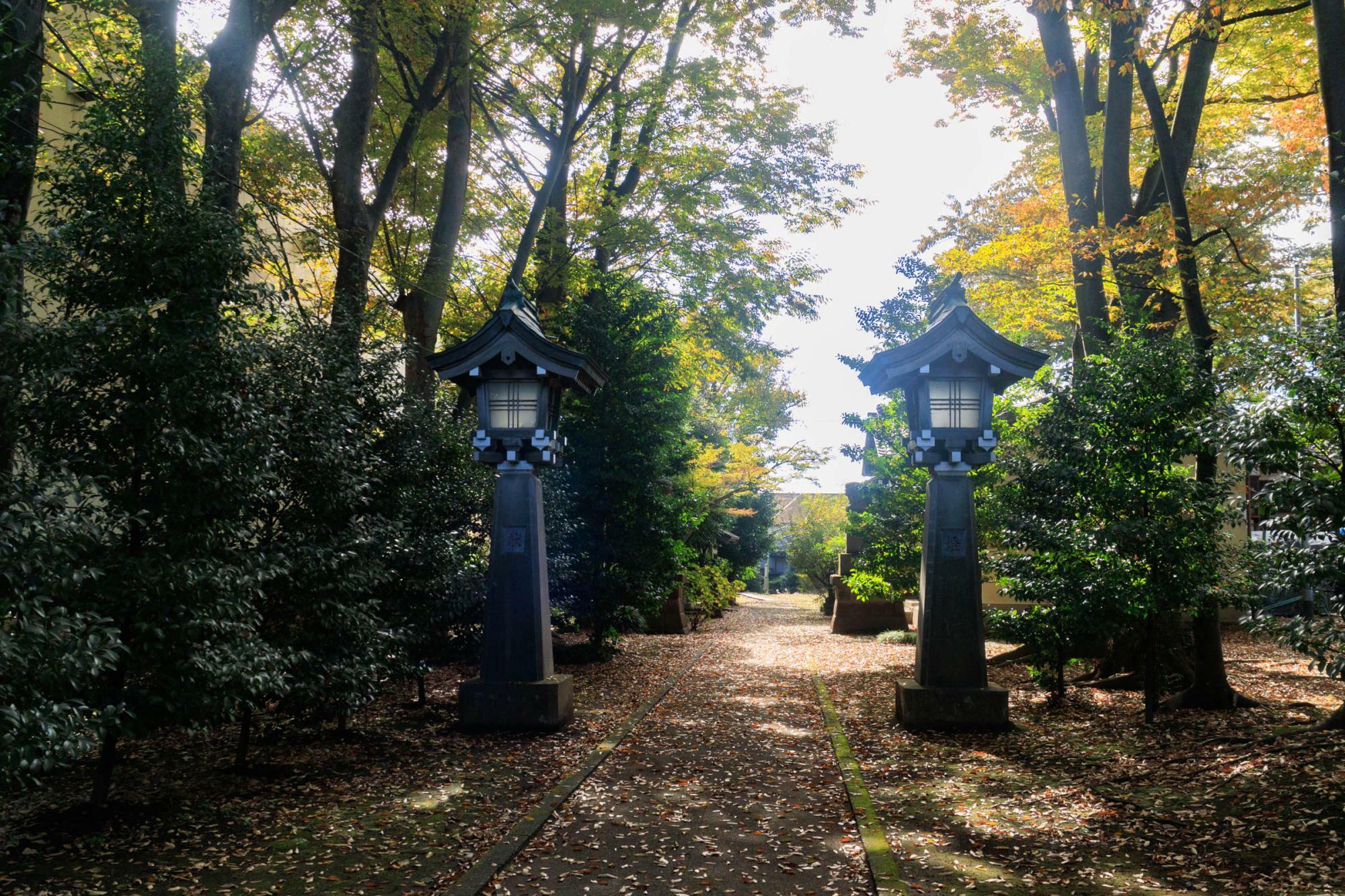 八幡神社境内