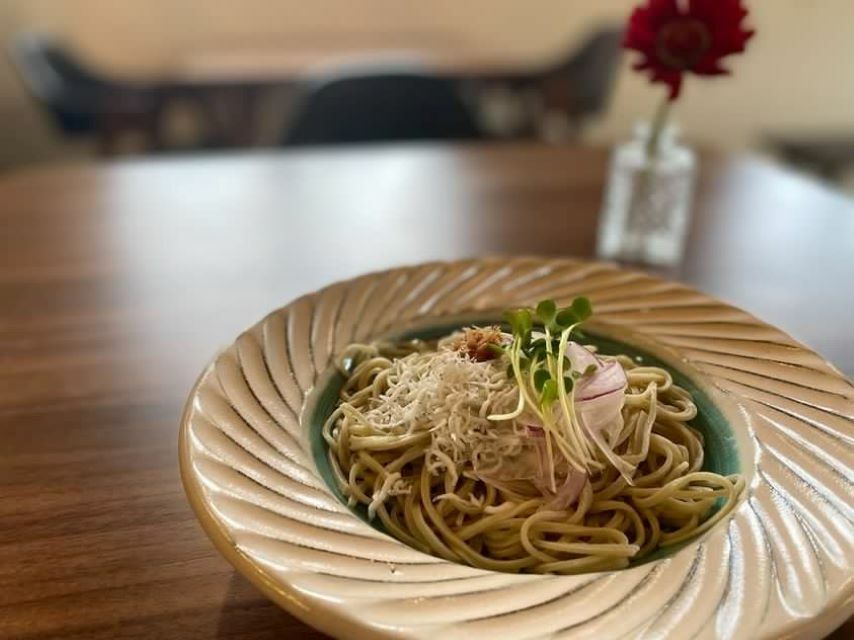 季節そば「しらすと梅蕎麦（二八蕎麦）」　画像提供：soba＆cafe OCHO(おちょ)様