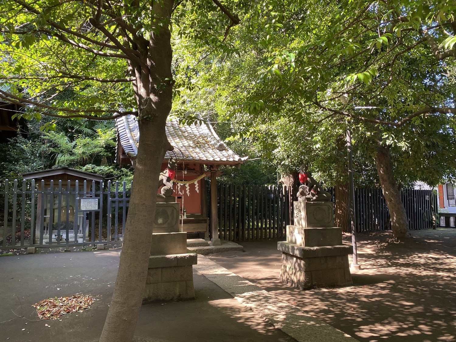 境内には稲荷神社もお祀りされています