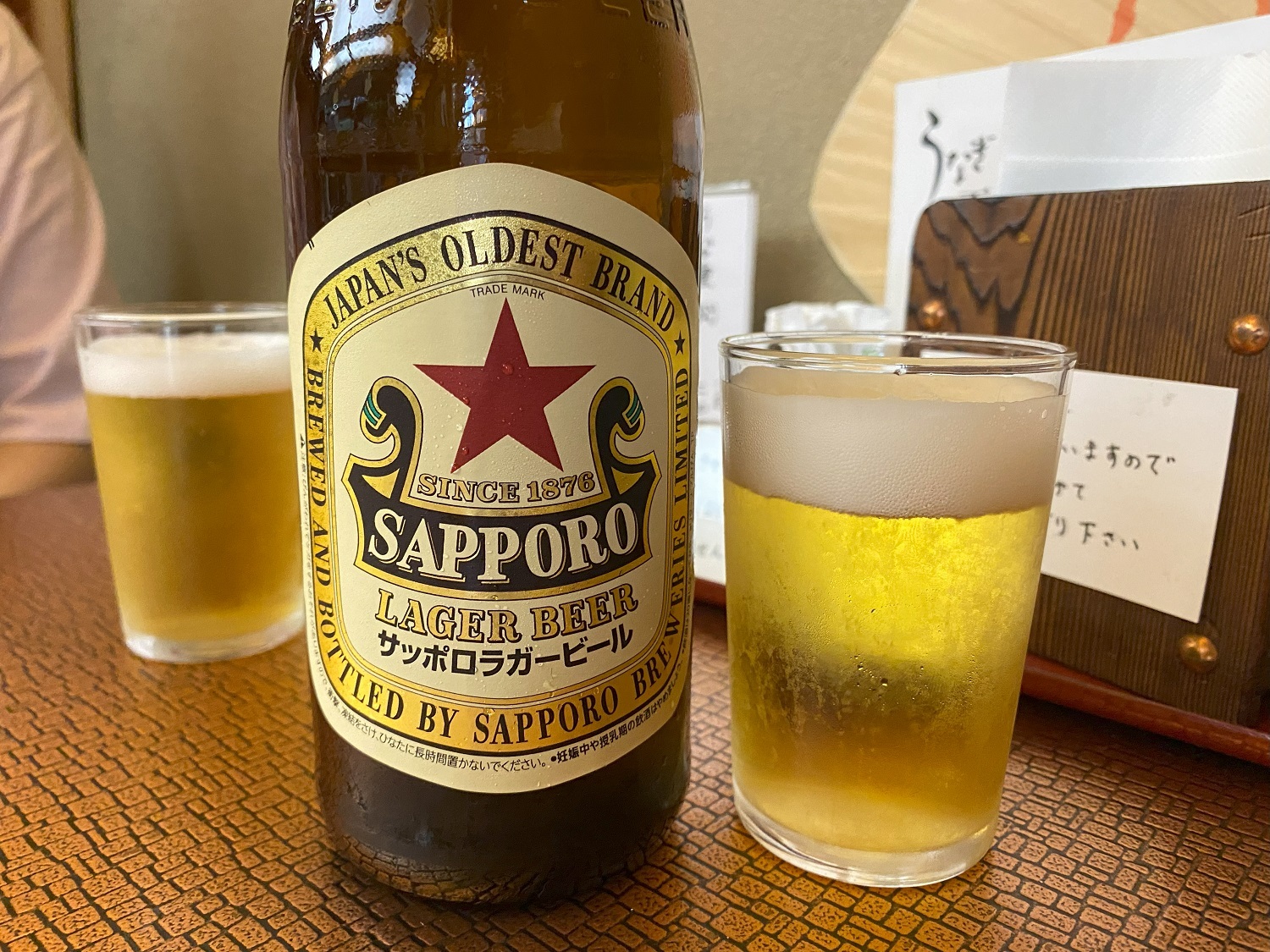 瓶ビールはサッポロラガービール「赤星」