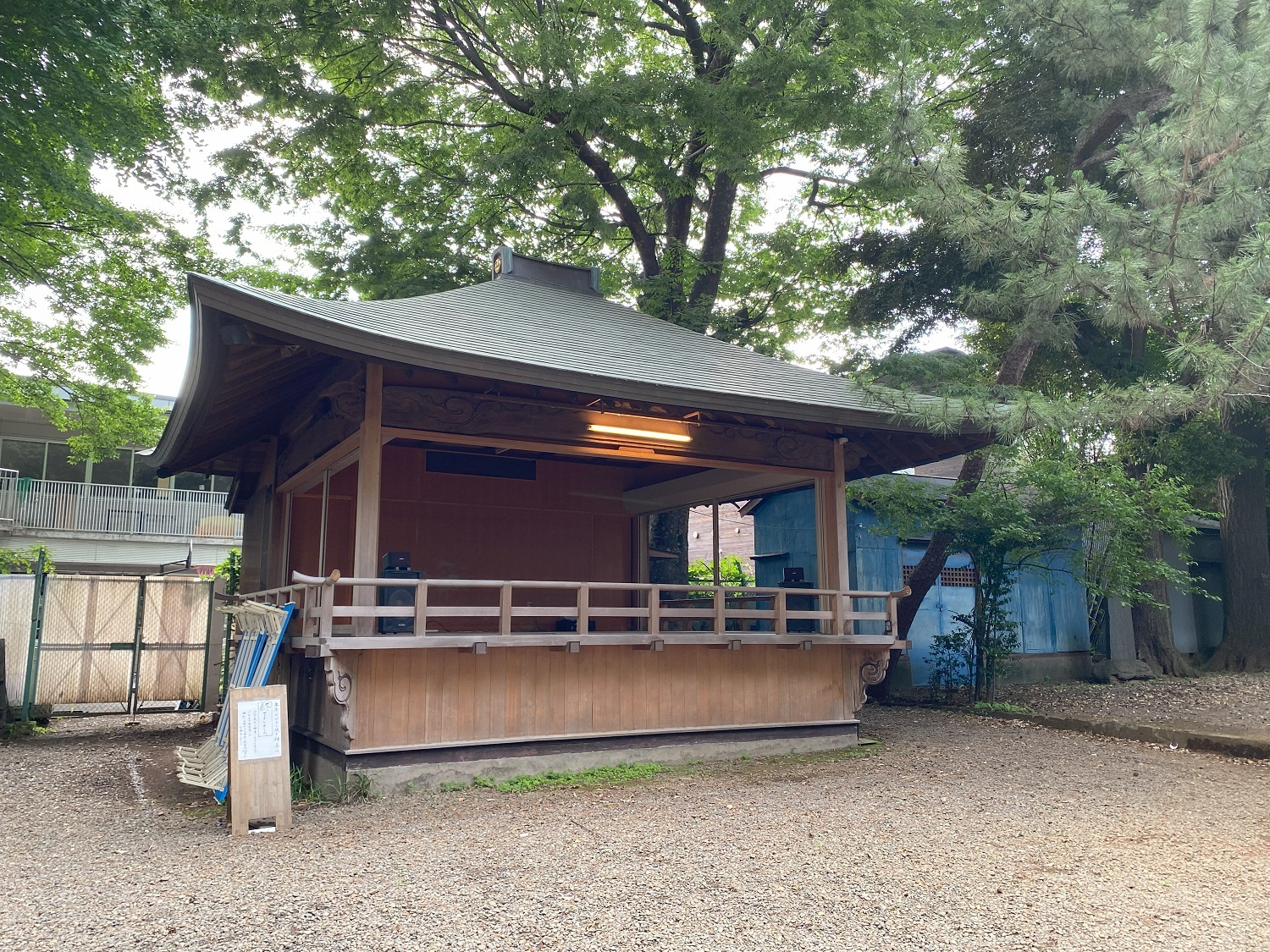 「上目黒氷川神社」神楽殿