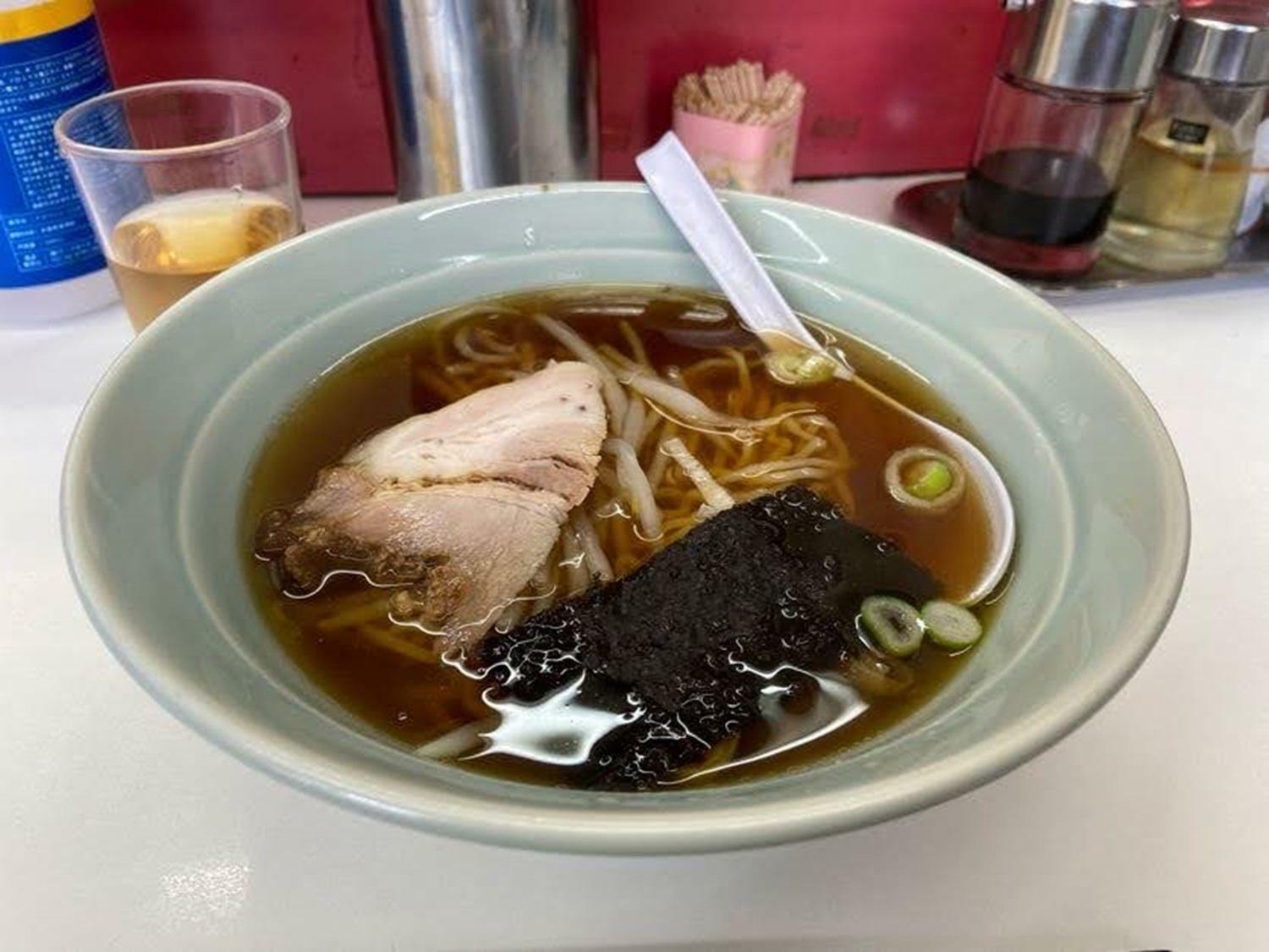 「銀水」のシンプルなラーメン（ハーフサイズ）