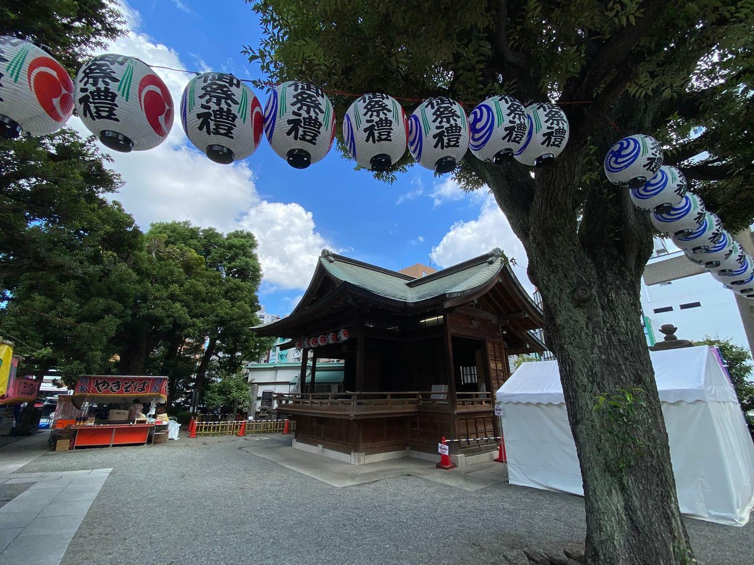 例大祭の準備中の境内（2023年9月撮影）