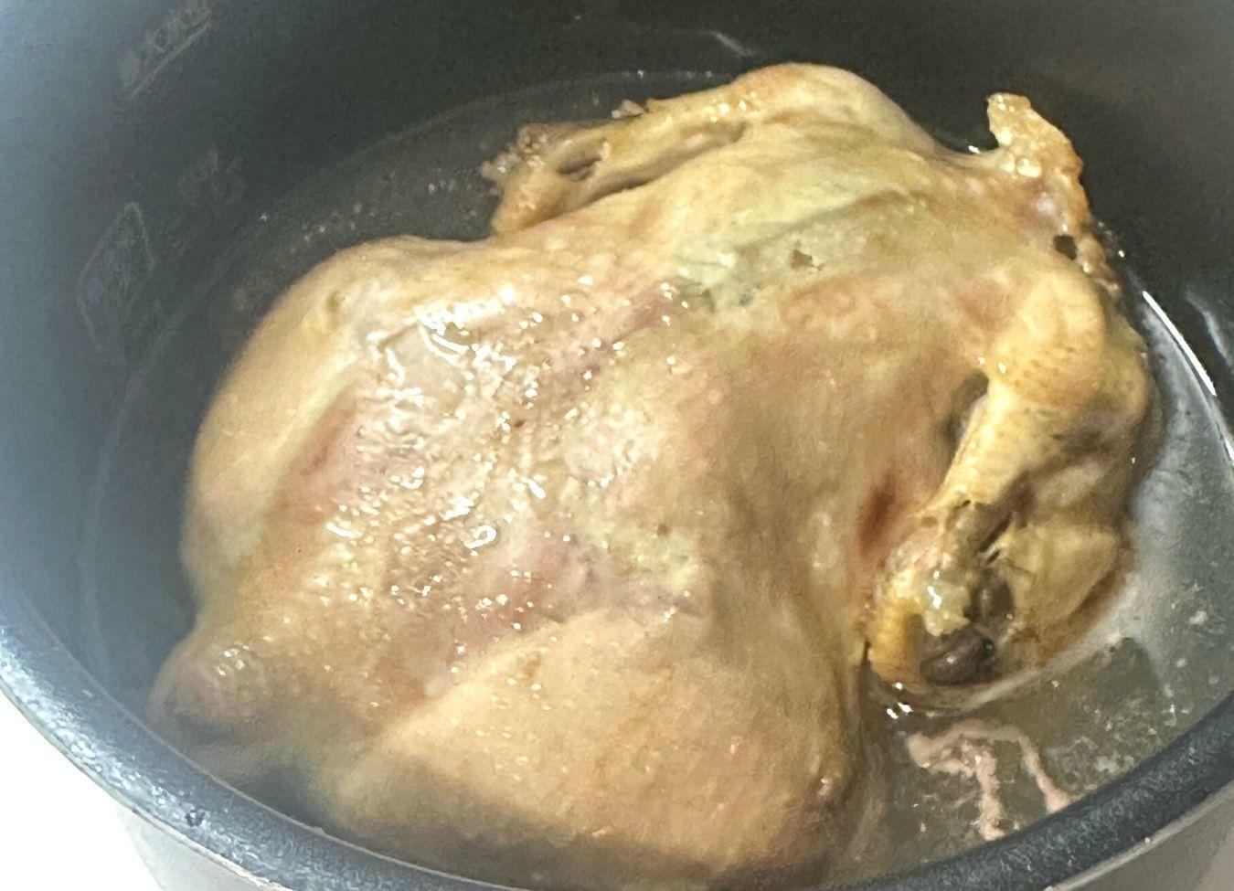圧力鍋で丸鶏を加熱