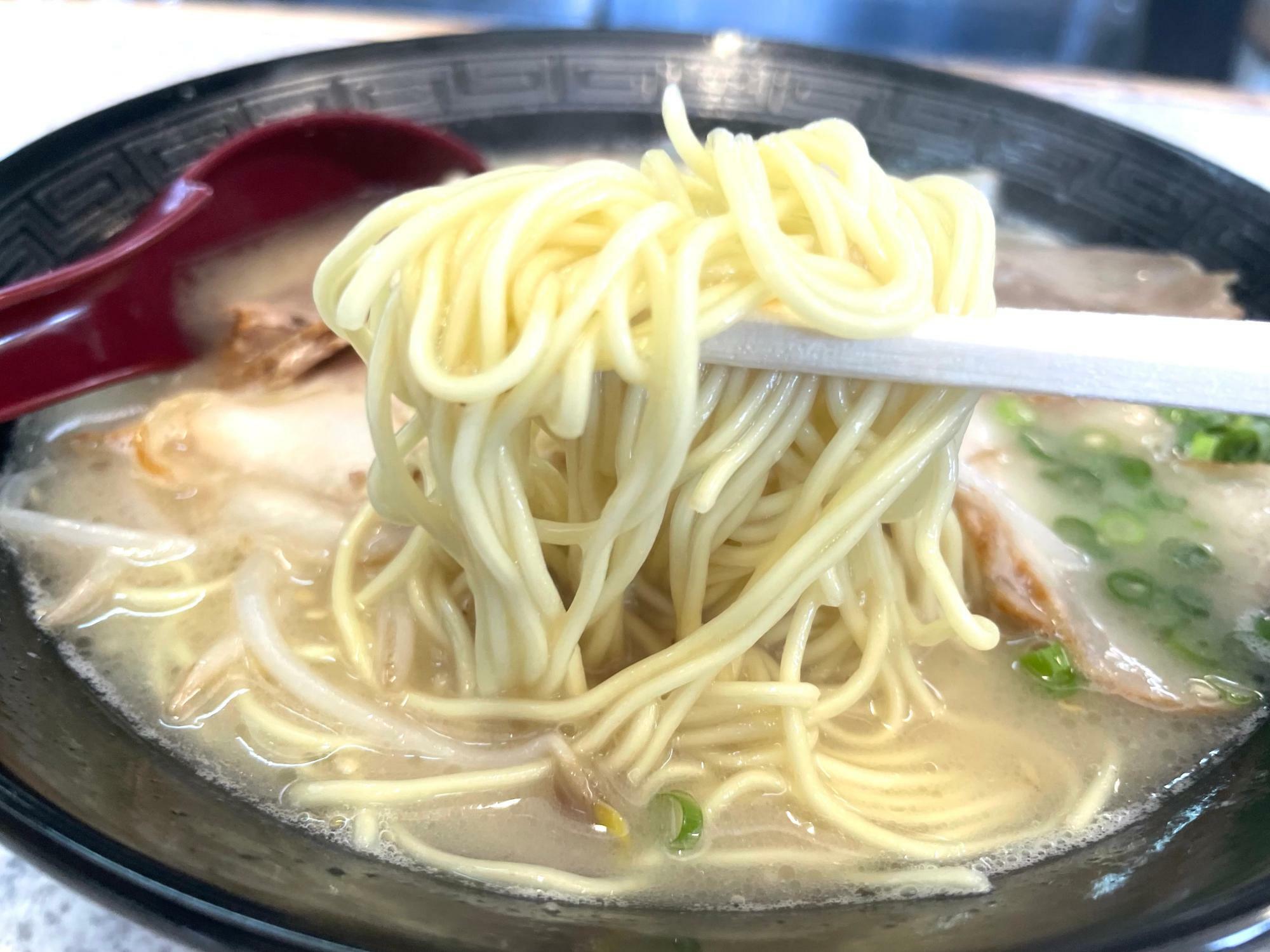 チャーシュー麺（８５０円）　細麺ストレート