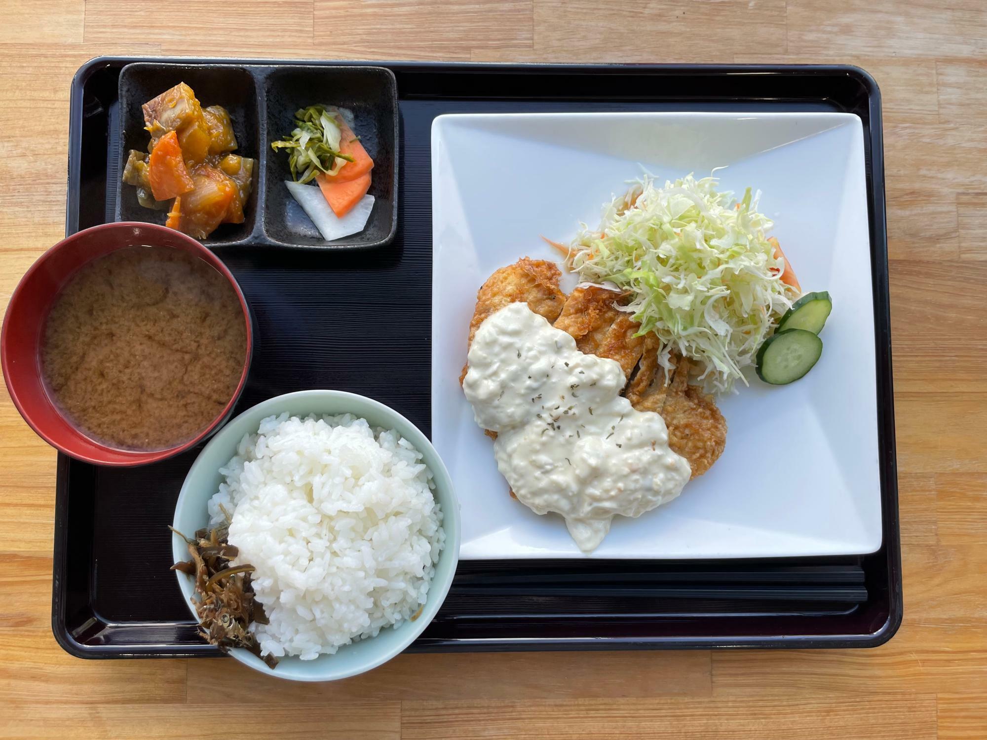 ポパイ食堂　チキン南蛮定食（６５０円）