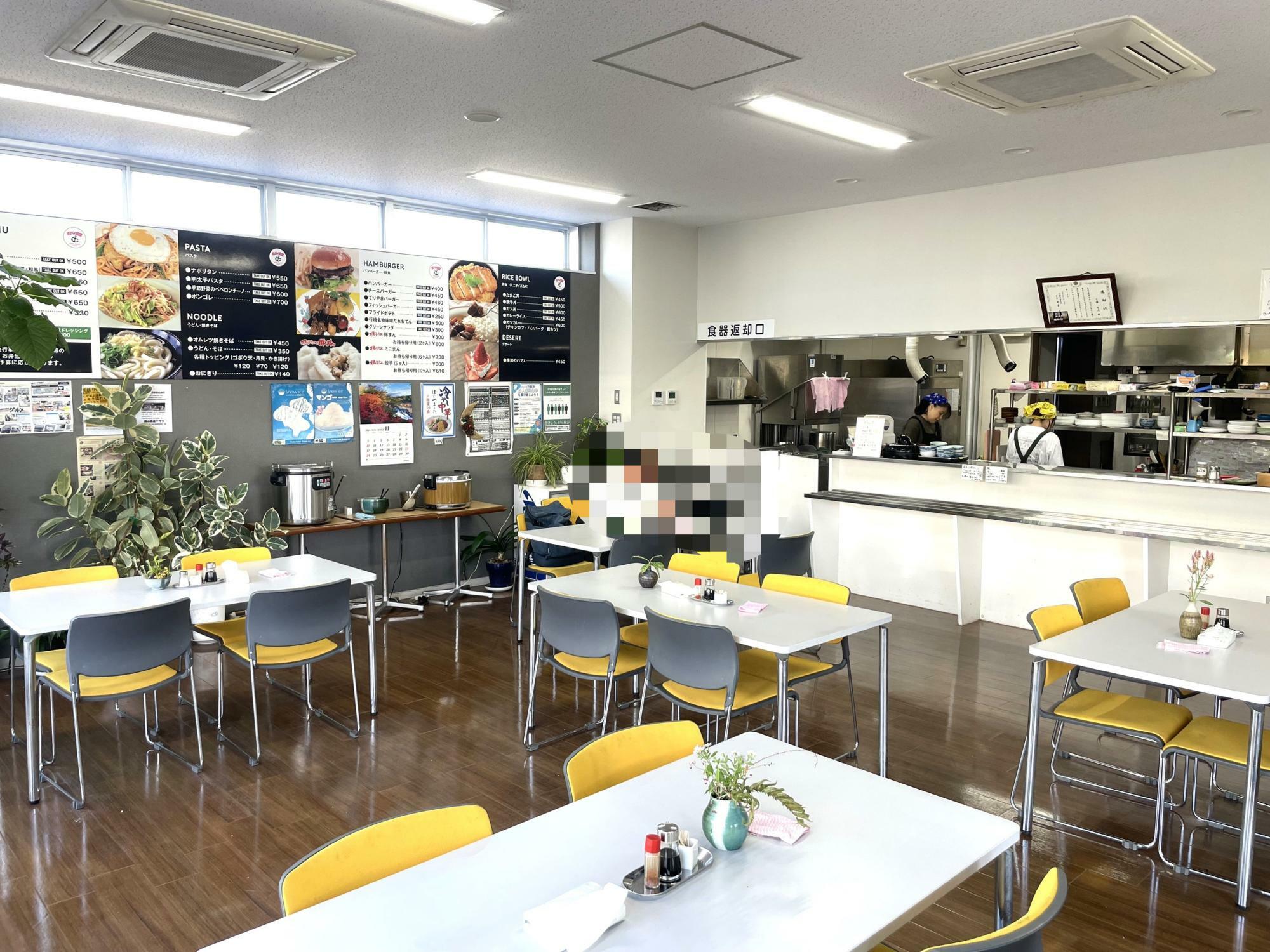 ポパイ食堂　ひろびろとした店内