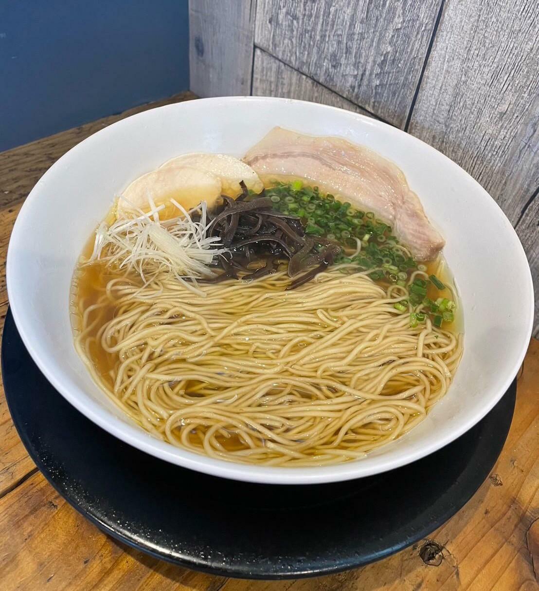 醤油ラーメン　＊写真提供：麺喰汁飲