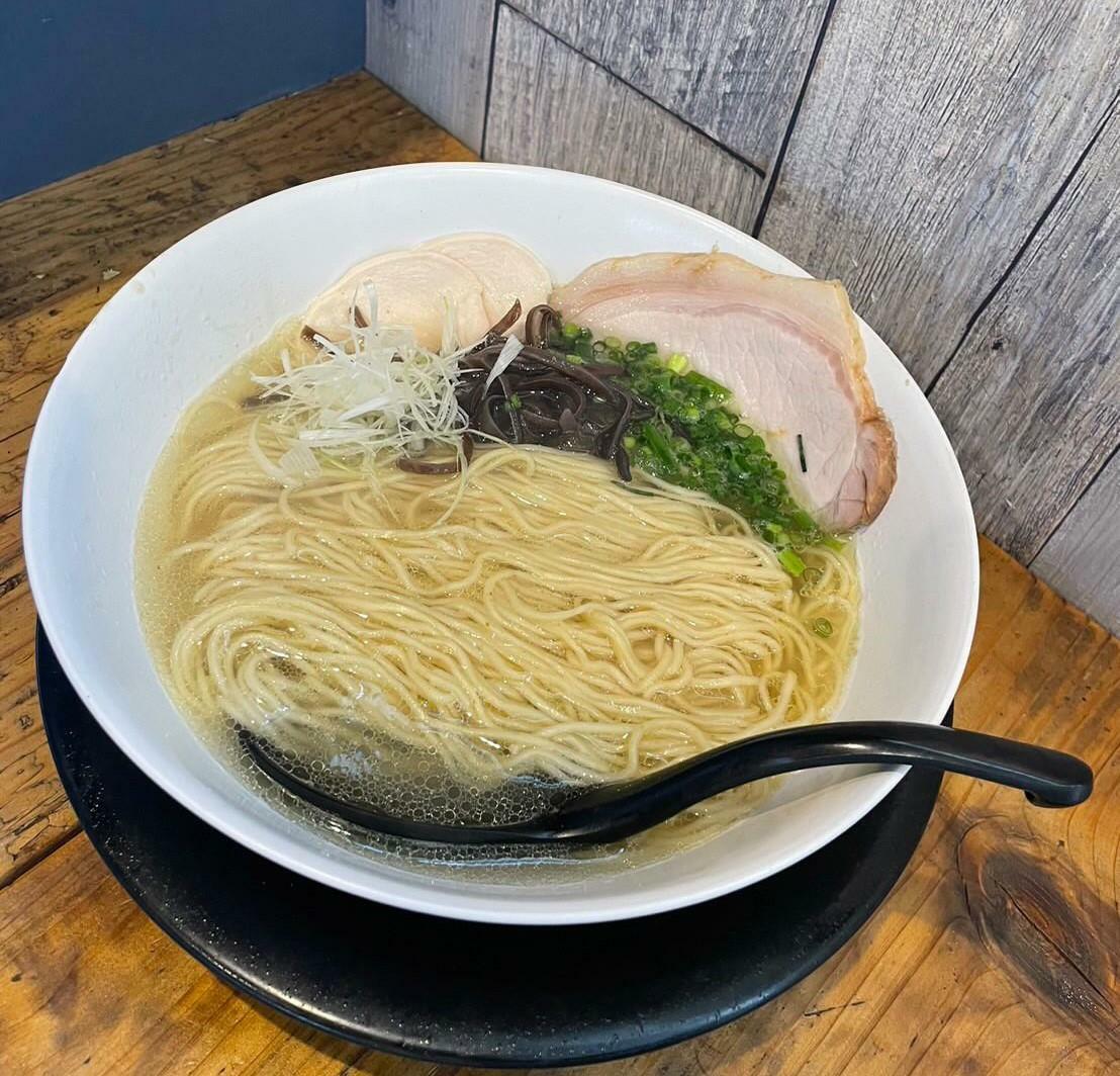 塩ラーメン　　＊写真提供：麺喰汁飲