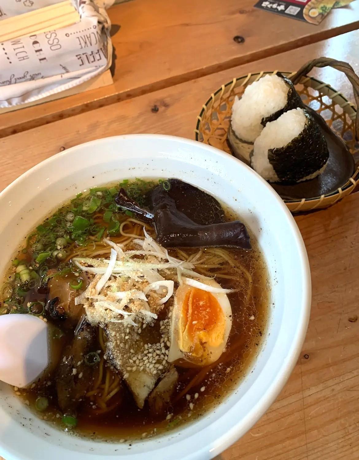 おにぎりランチ（９００円）醤油ラーメン