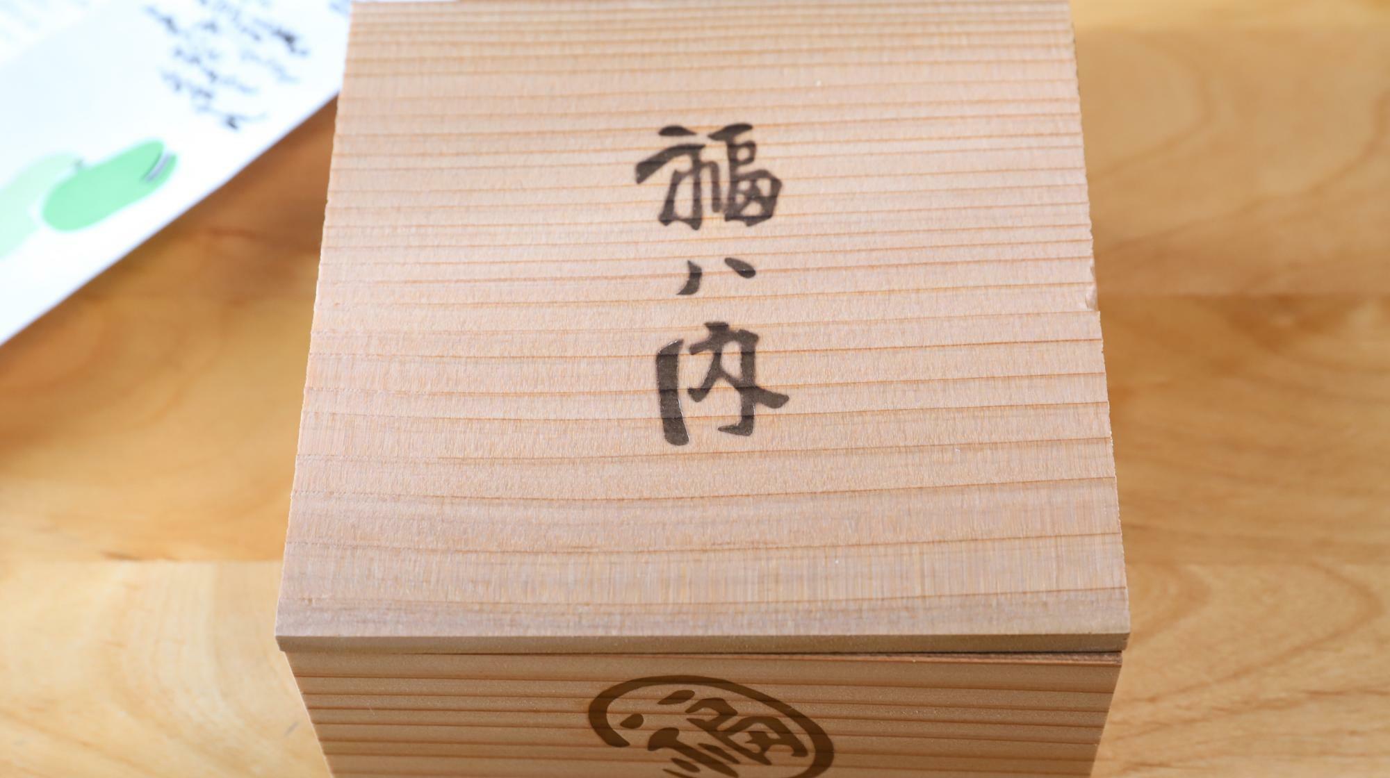 秋田杉が使用されている福ハ内の菓子木箱