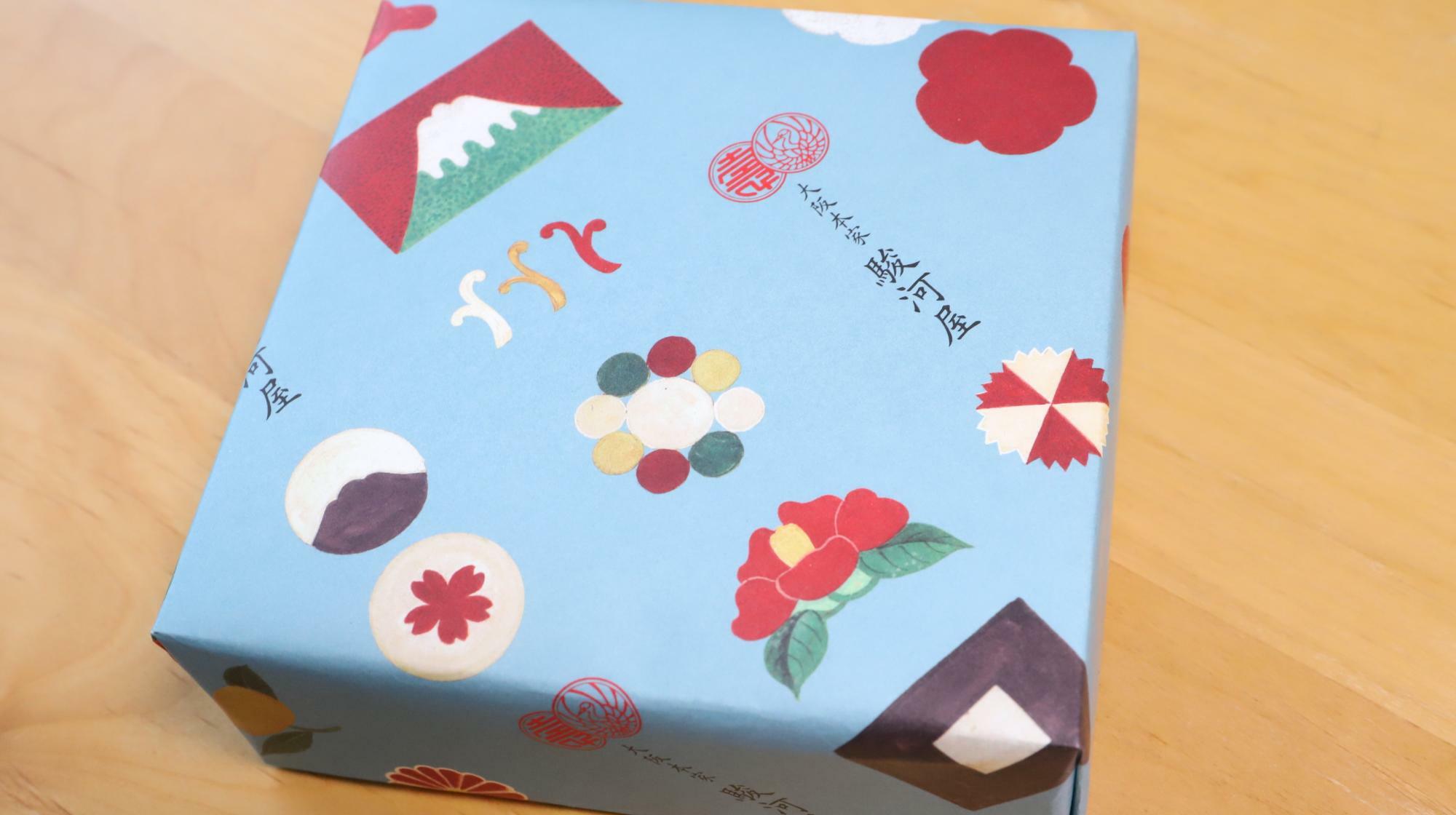 レトロな色合いが可愛い、大阪本家駿河屋の包装紙