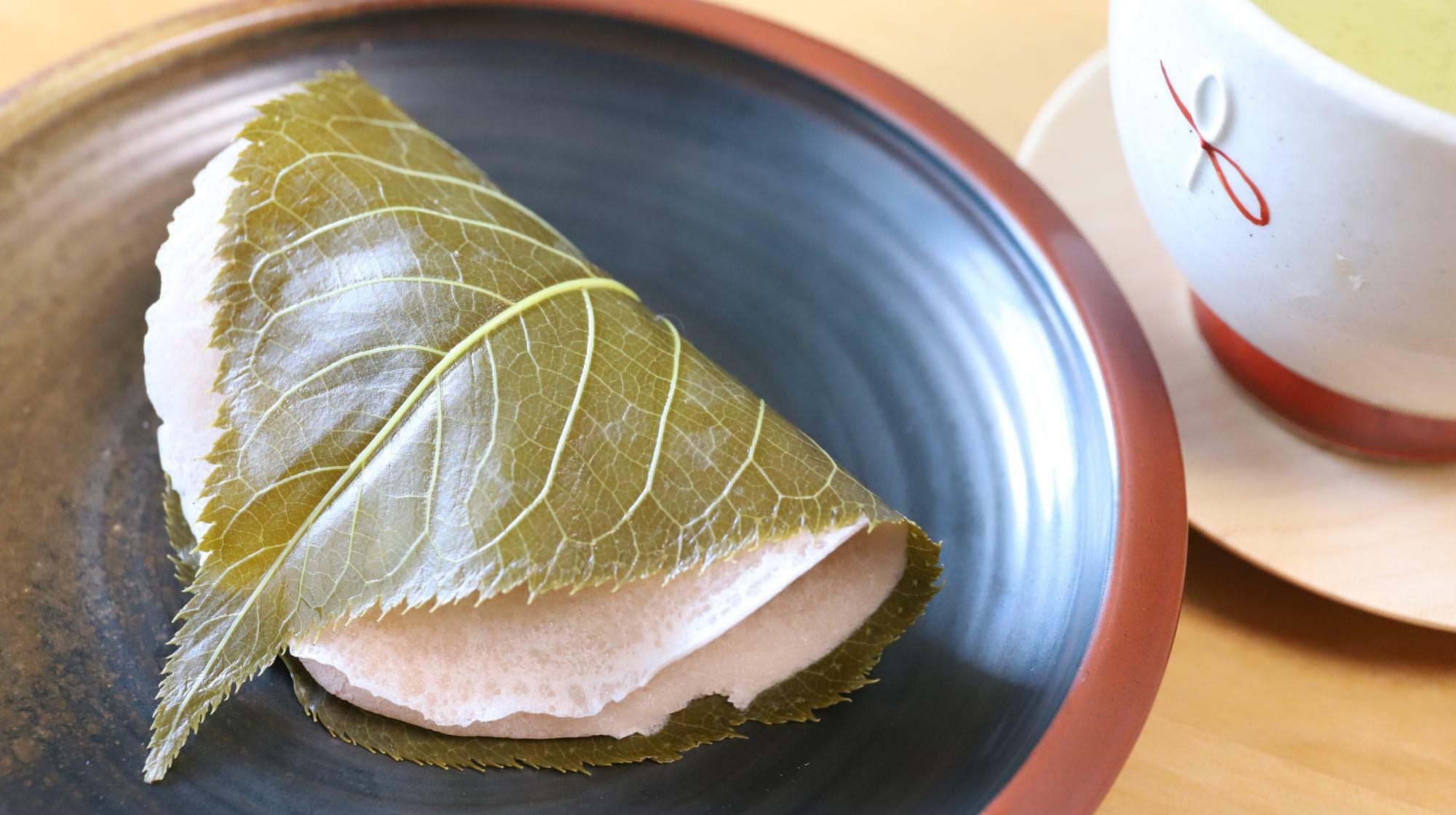 もちもちとした食感が人気の関東風桜餅