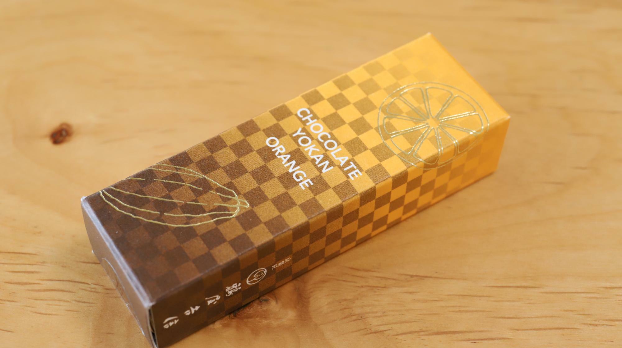鶴屋吉信のチョコレート羊羹 オレンジ、個包装パッケージ
