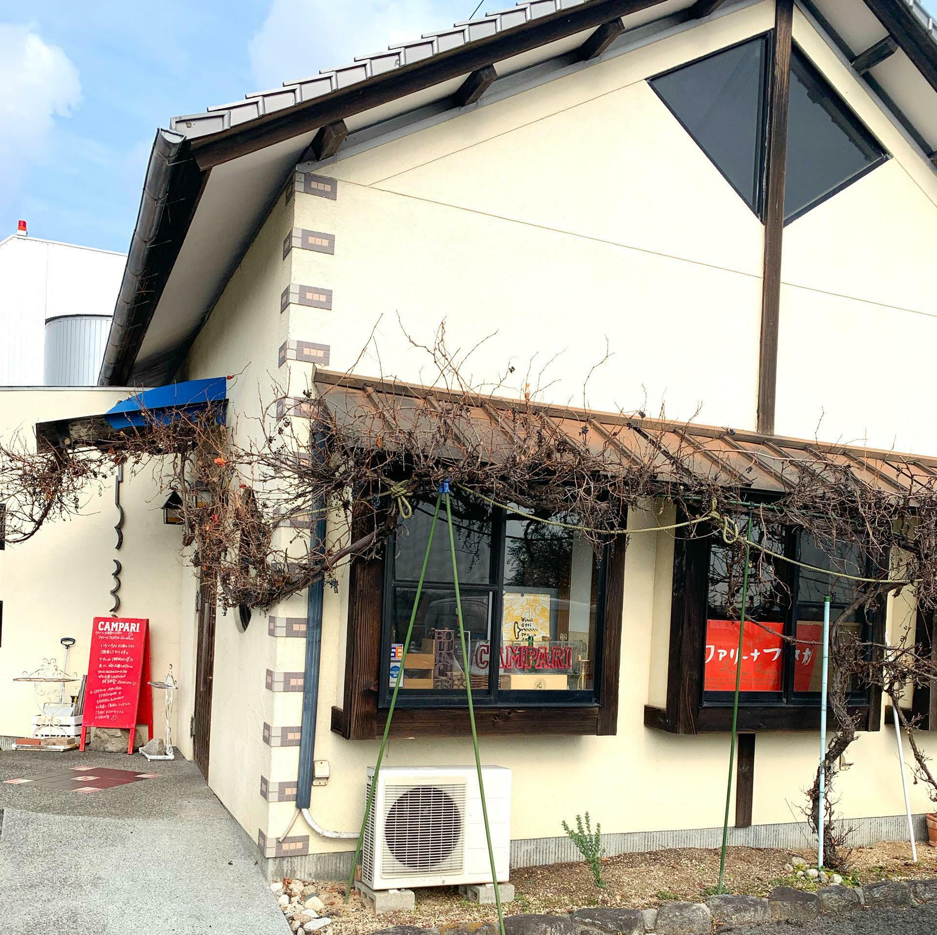 中寺の国道沿いにお店があります。