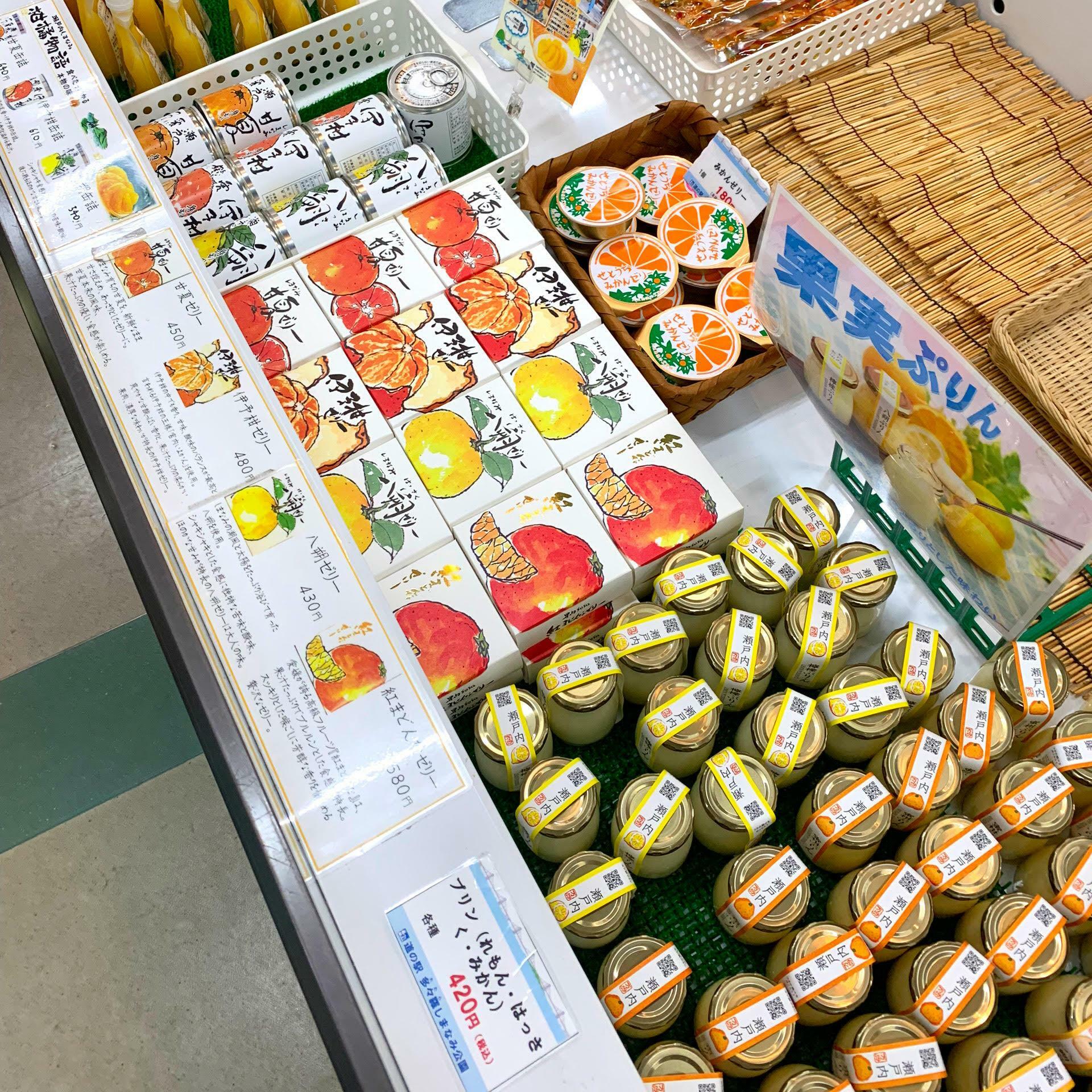 冷蔵コーナーには紅まどんななどの柑橘類を使用した美味しそうなデザートが並んでいました。